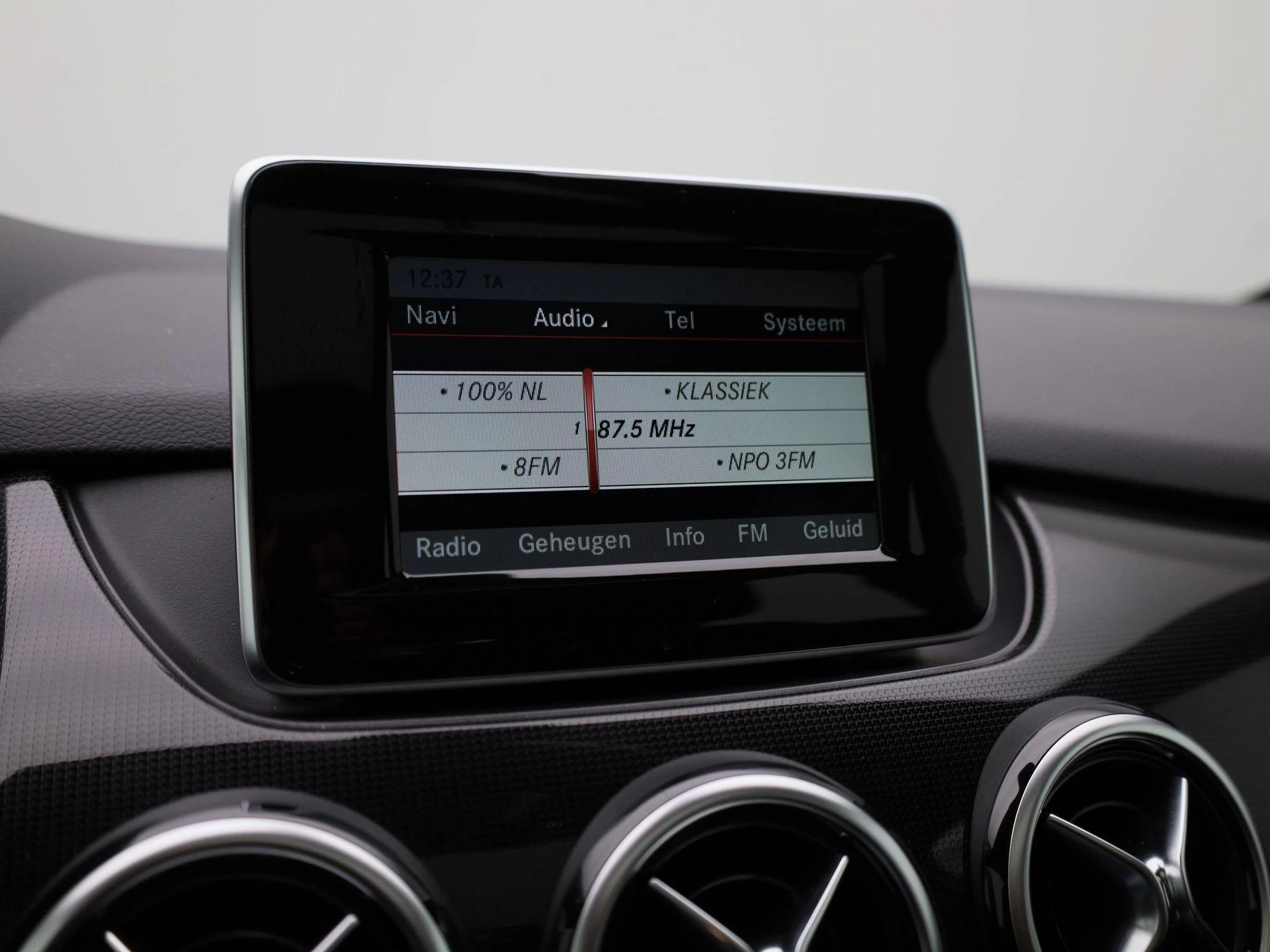 Mercedes-Benz-B-Klasse-image-13