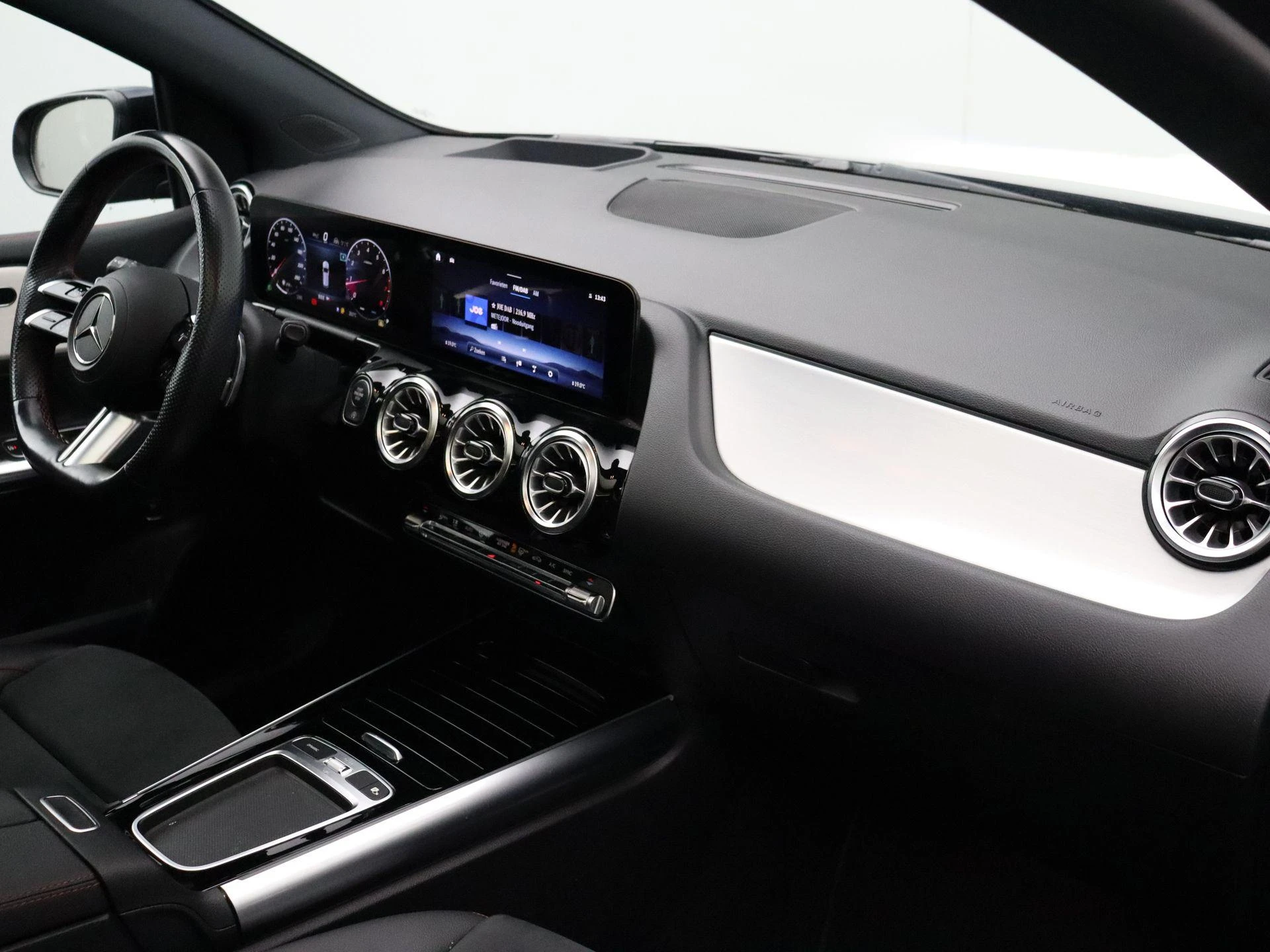 Mercedes-Benz-B-Klasse-image-28