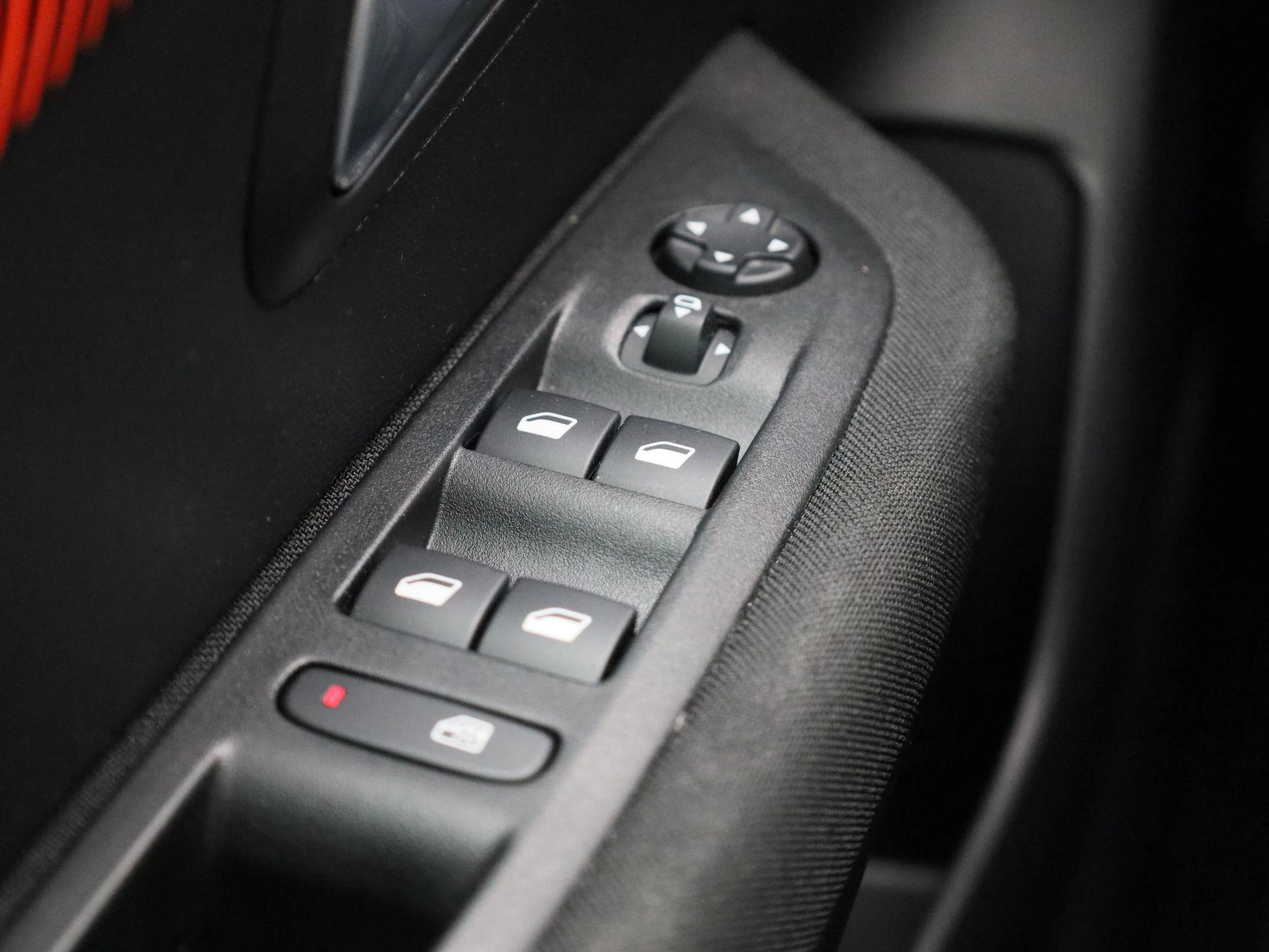 Peugeot-e-208-image-29