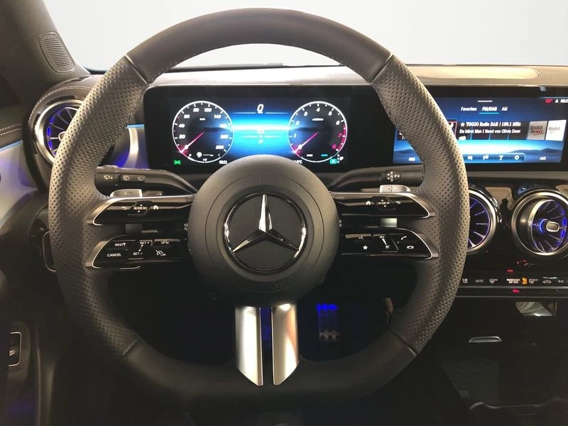 Mercedes-Benz-CLA-image-12