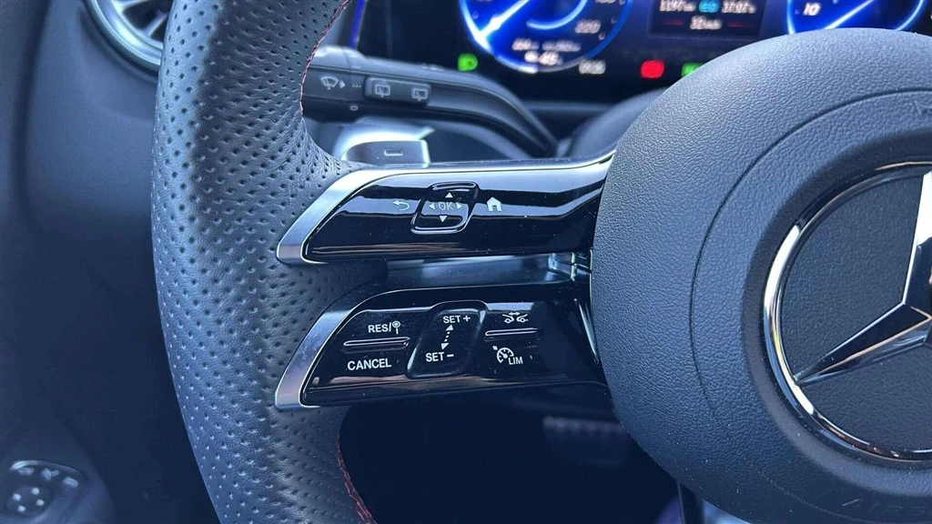 Mercedes-Benz-EQB-image-13