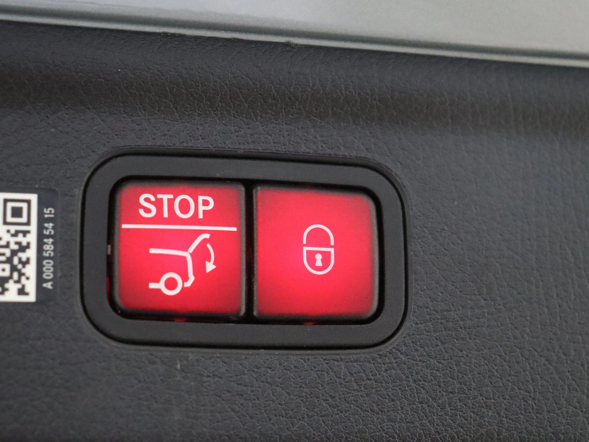 Mercedes-Benz-EQE-image-31