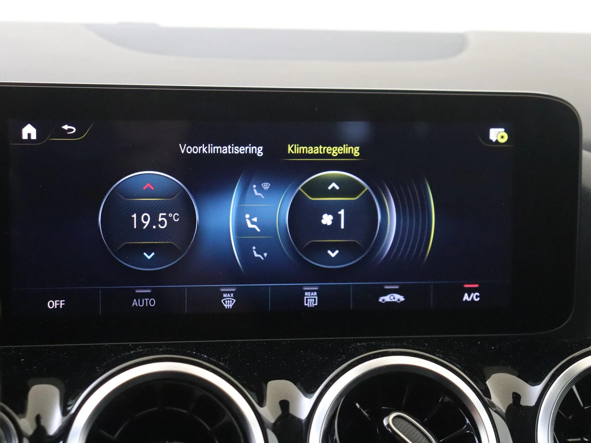Mercedes-Benz-B-Klasse-image-18