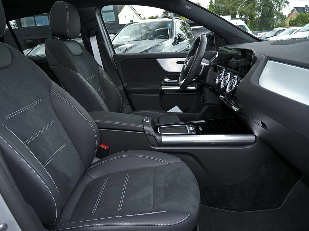 Mercedes-Benz-GLA 200 d-image-11