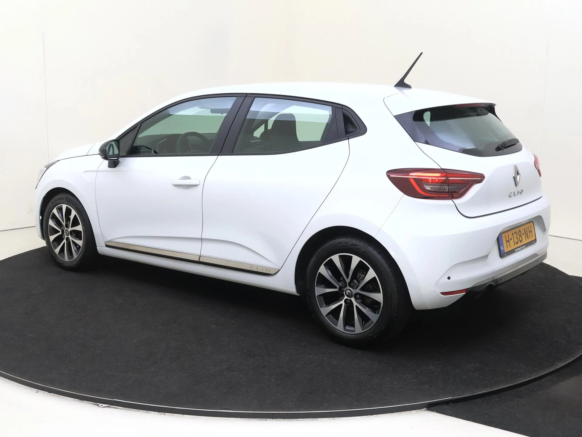 Renault-Clio-image-2