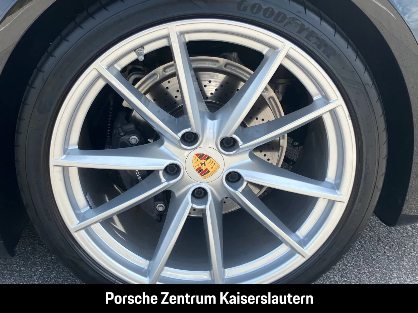 Porsche 911 992 Carrera 4 Cabrio Sportabgas BOSE 21-Zoll carrera