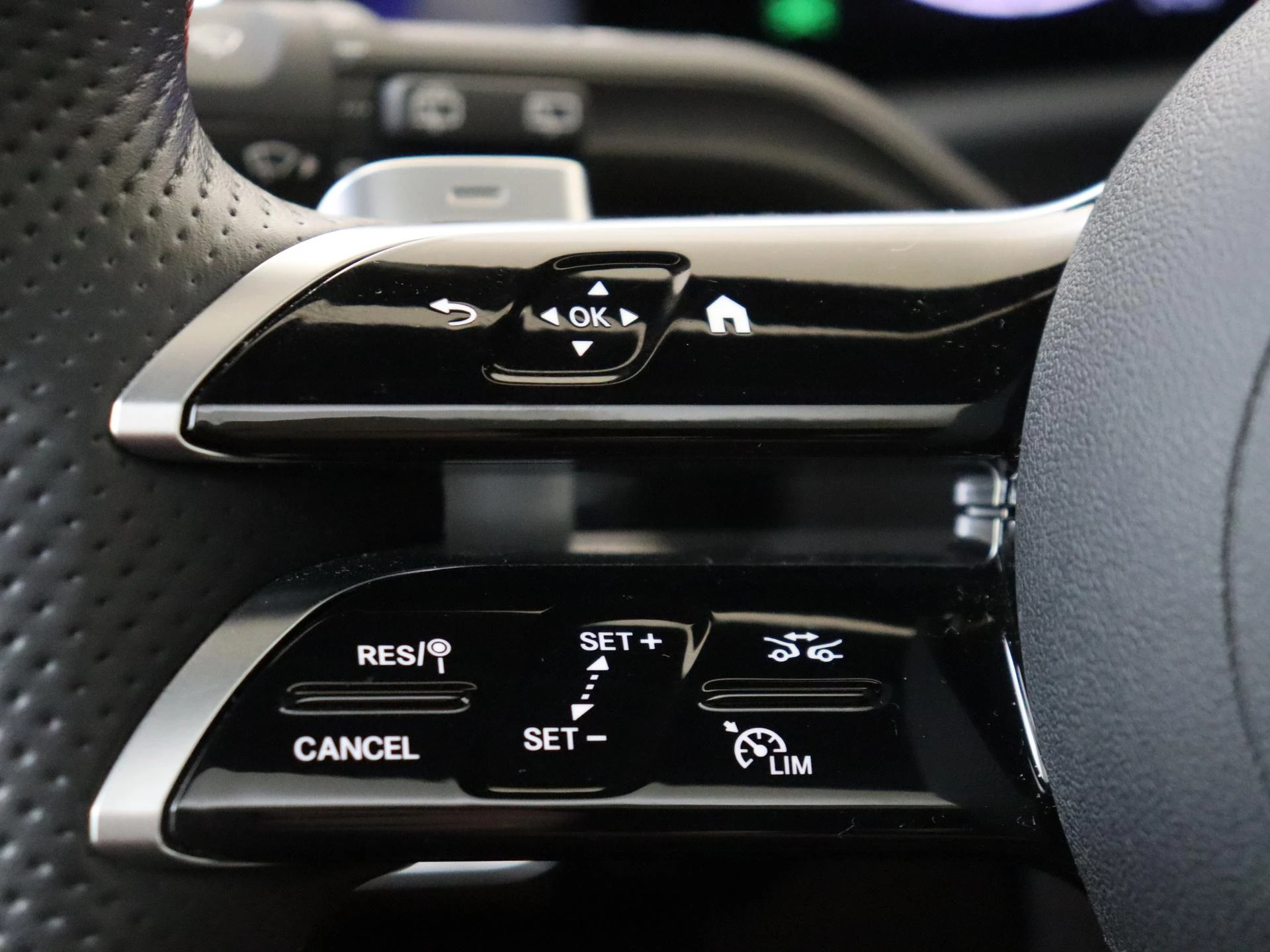 Mercedes-Benz-CLA-image-12