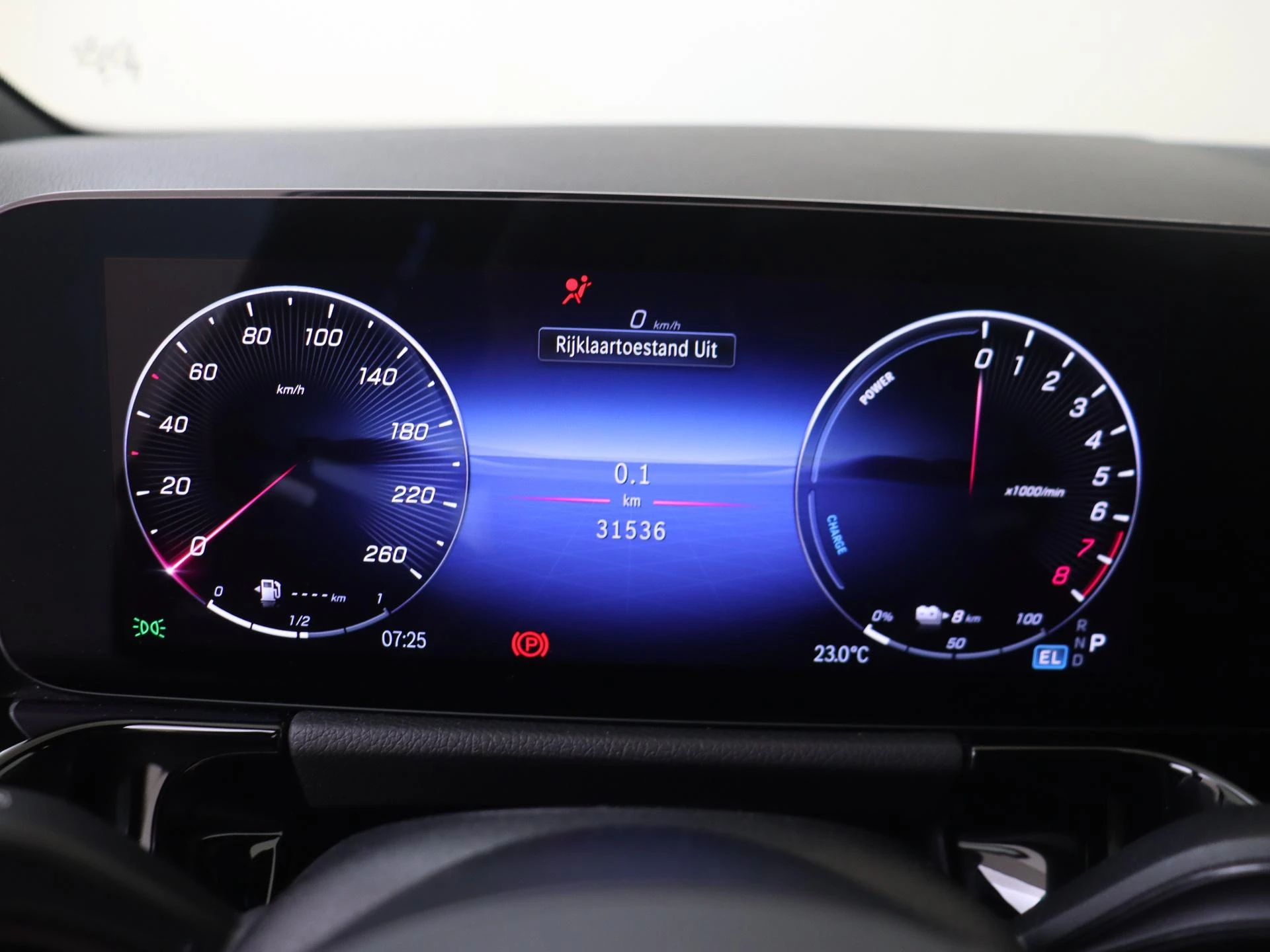 Mercedes-Benz-GLA-image-10