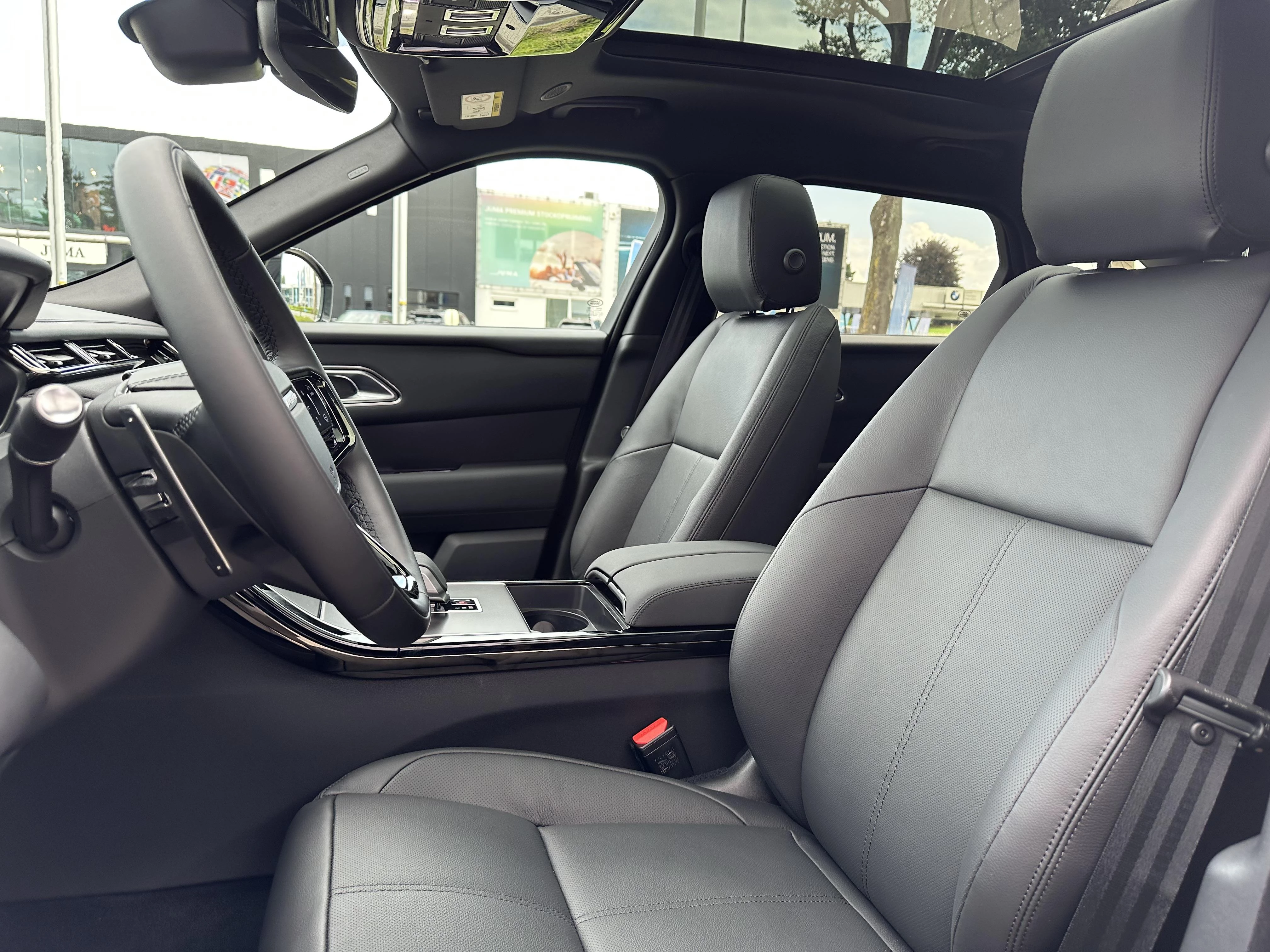 Land Rover-Range Rover Velar-image-21