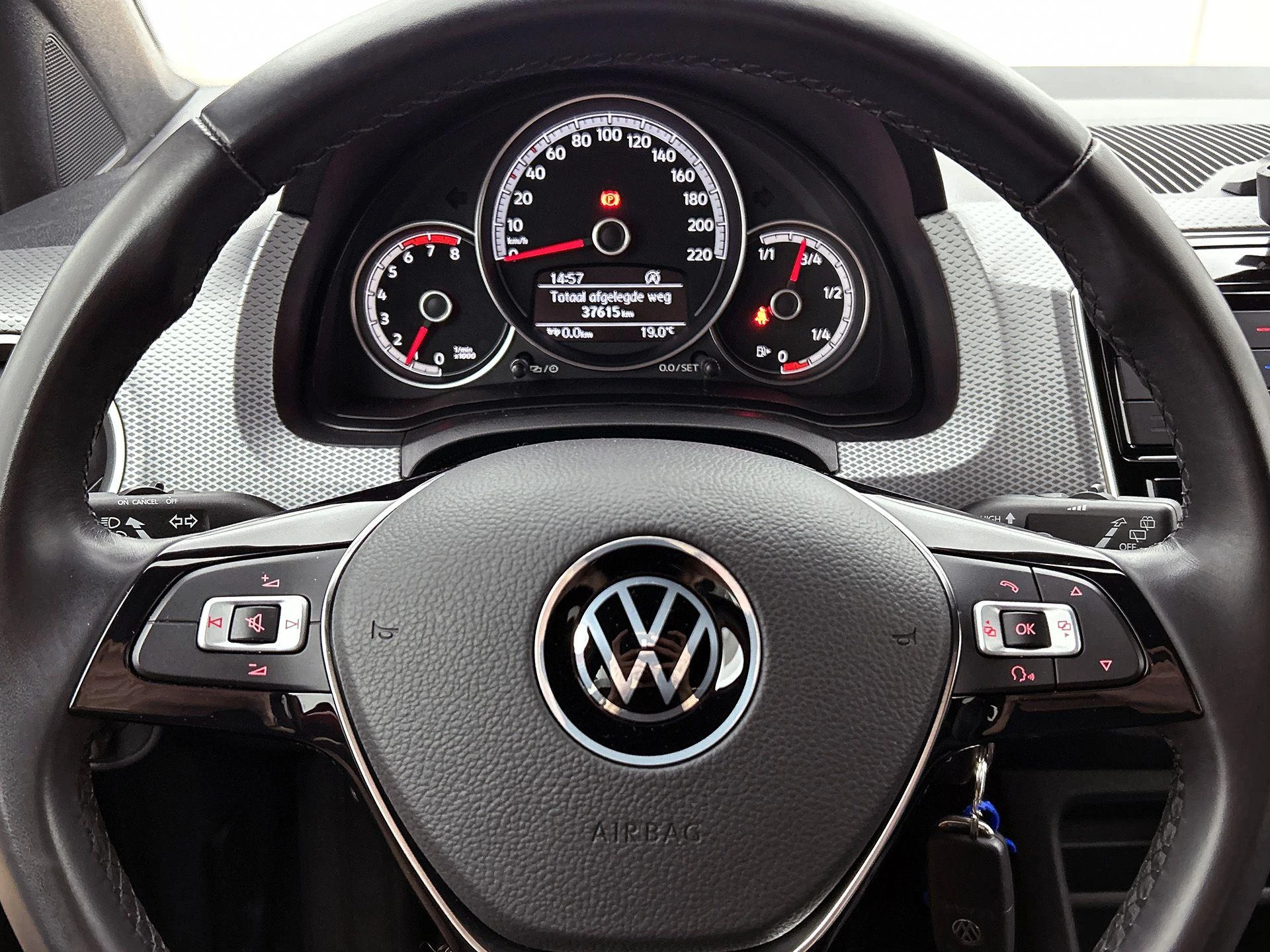Volkswagen-up!-image-9