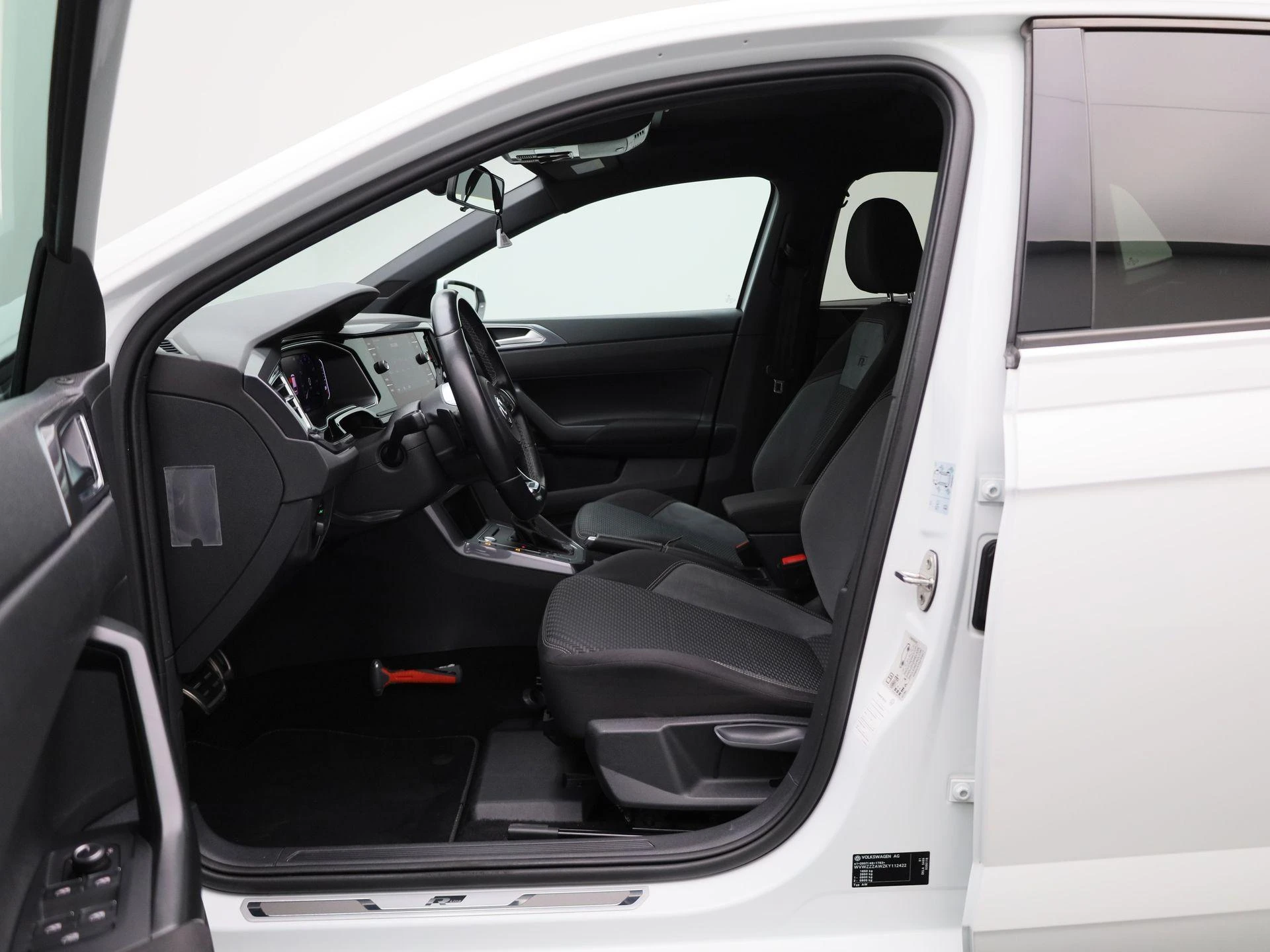 Volkswagen-Polo-image-8