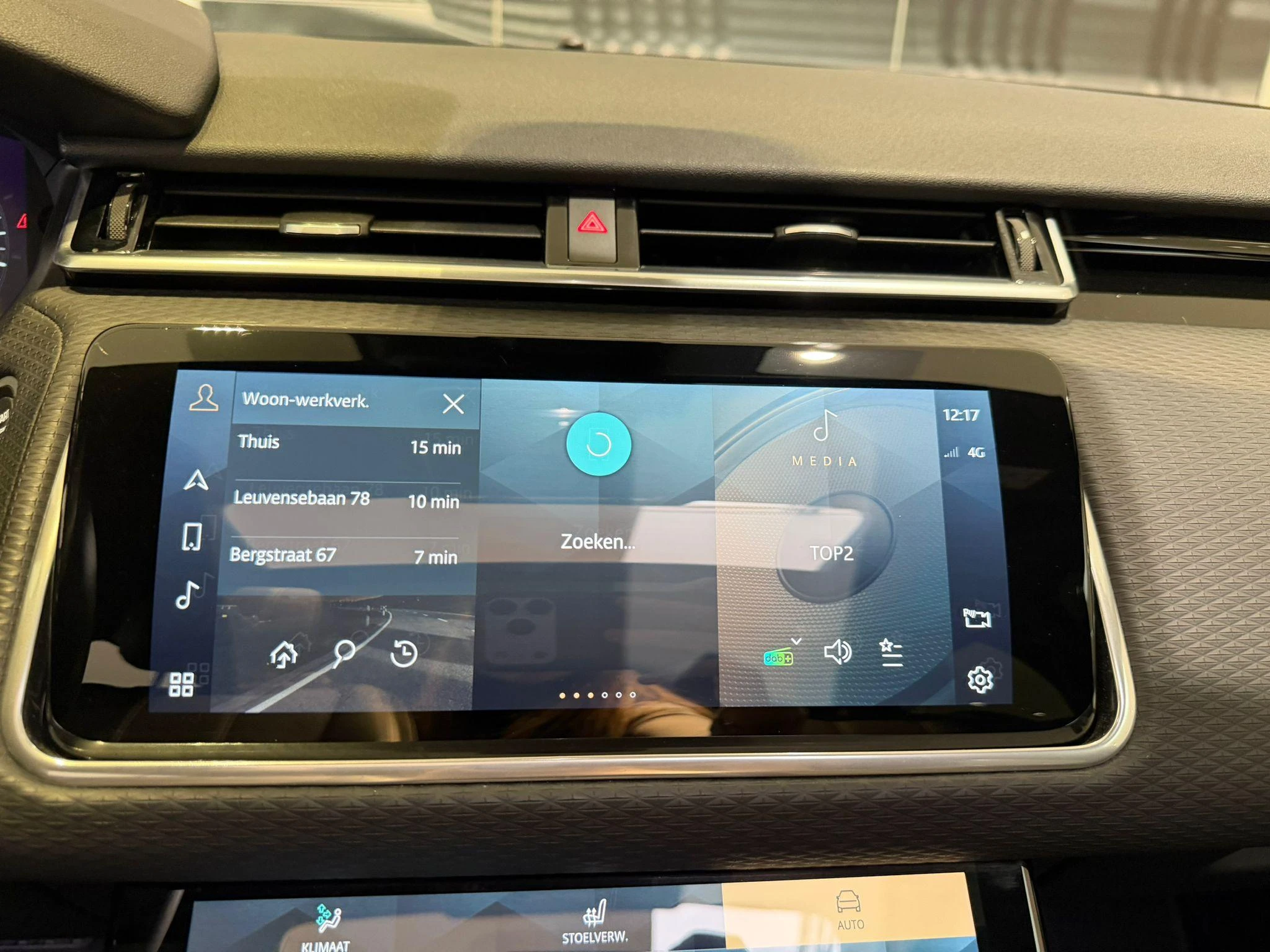 Land Rover-Range Rover Velar-image-16