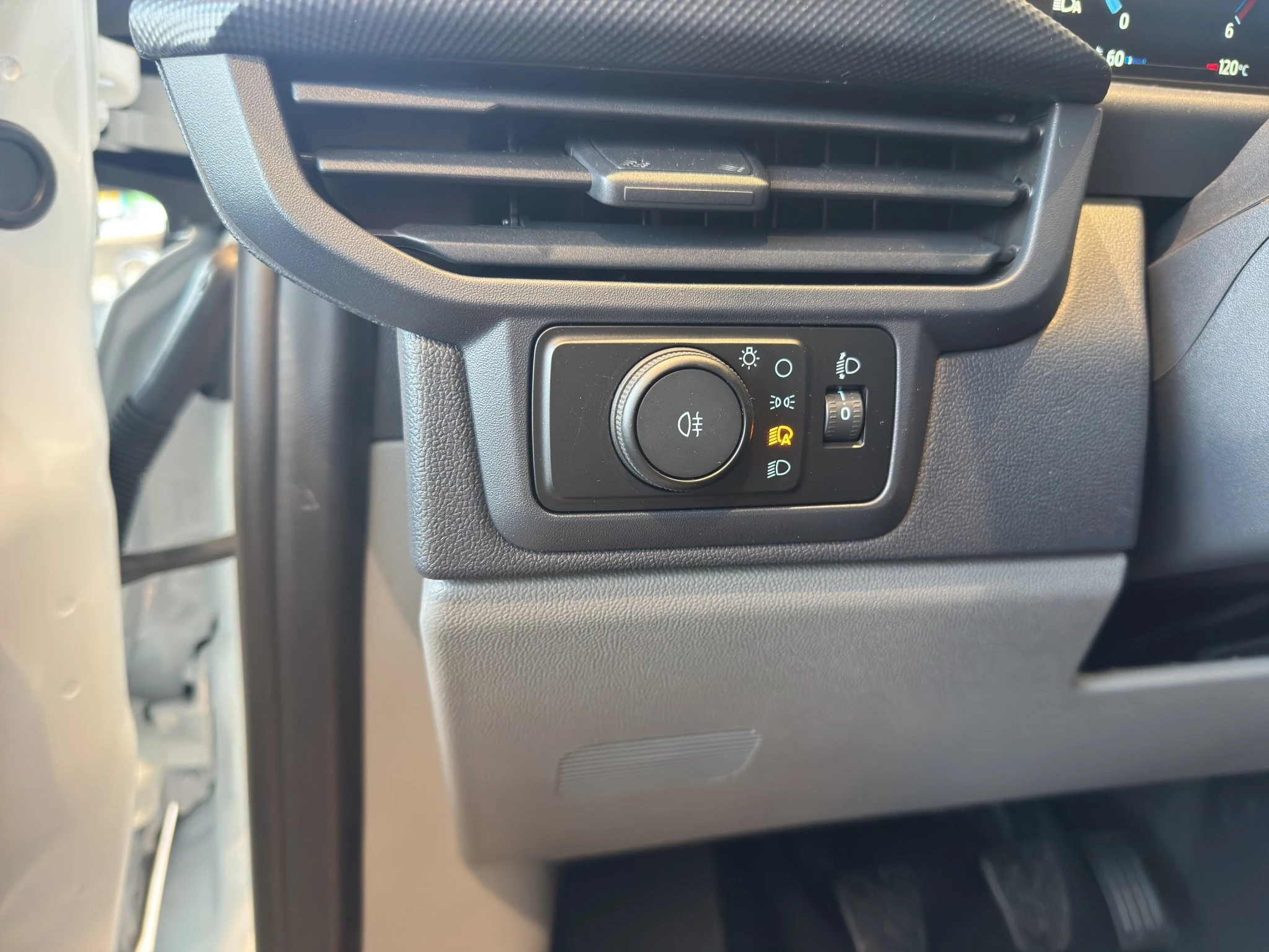 Ford-Transit Custom-image-16