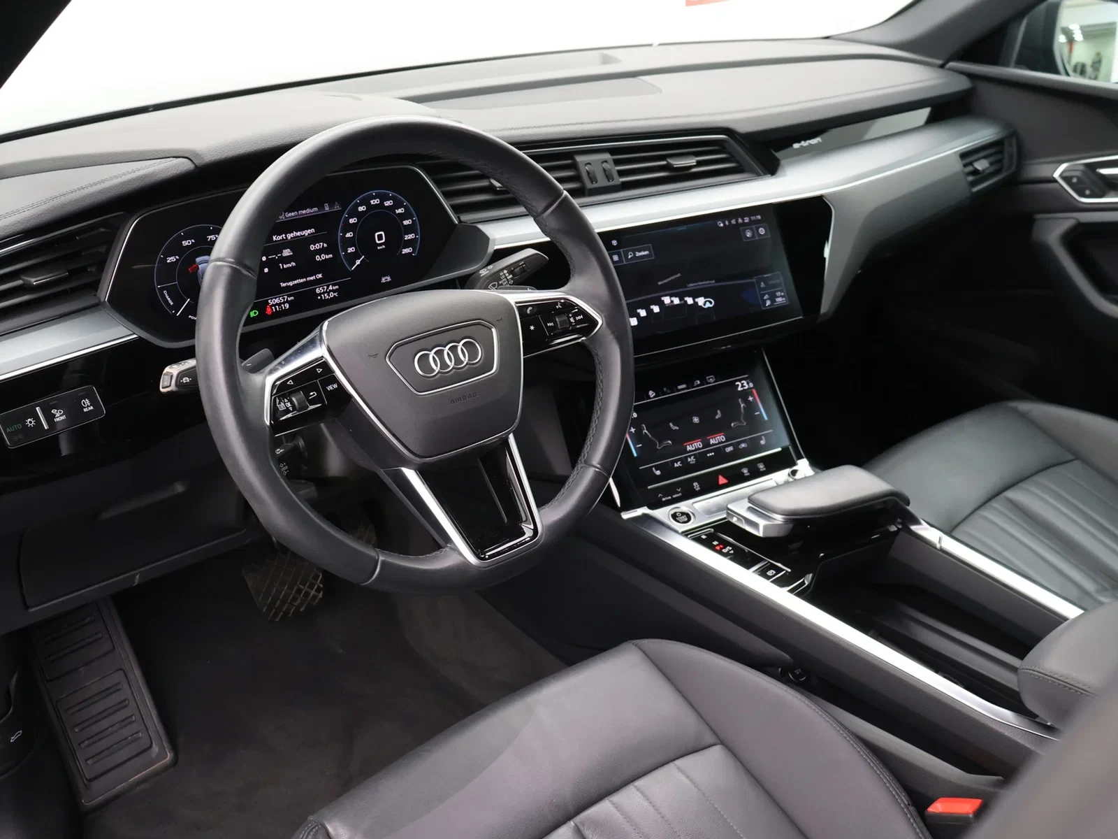 Audi e-tron Sportback Audi e-tron Sportback S line 55 QUATTRO 408PK *AUTOMAA*LEDER*CAMERA*ACC*PDC*VIRTUAL COCKPIT*NAVI*APP