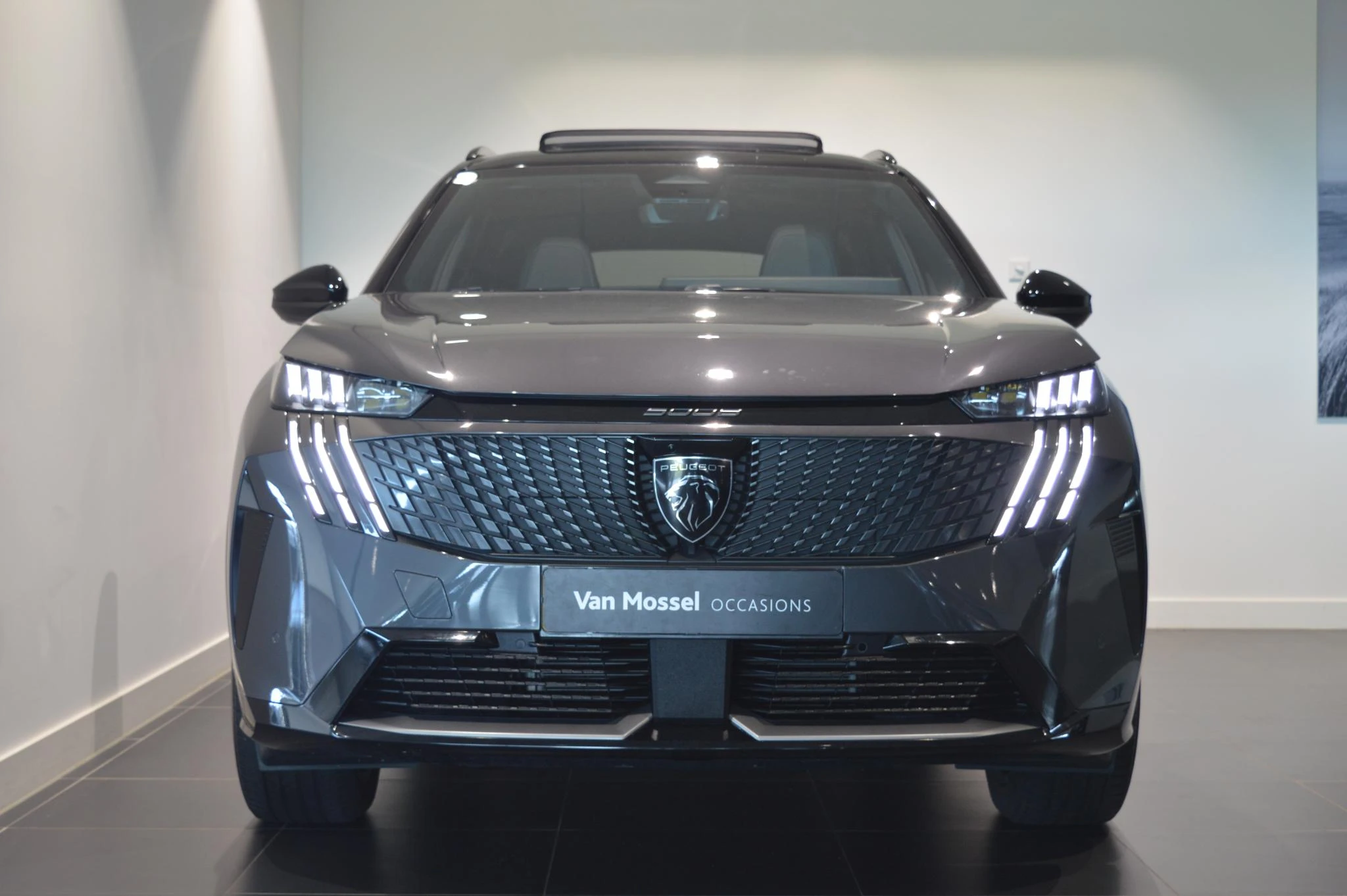 Peugeot-e-5008-image-2