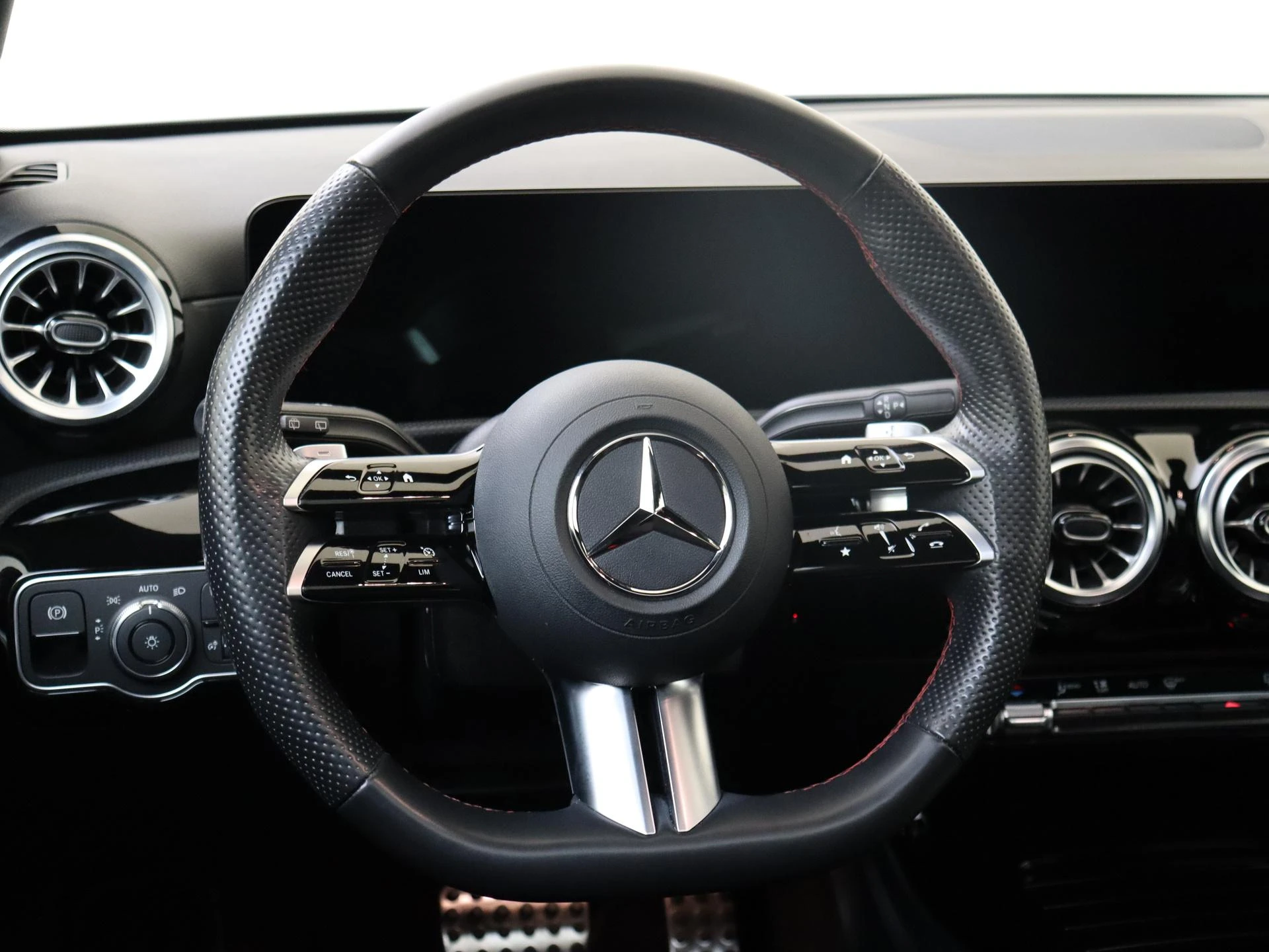 Mercedes-Benz-A-Klasse-image-9
