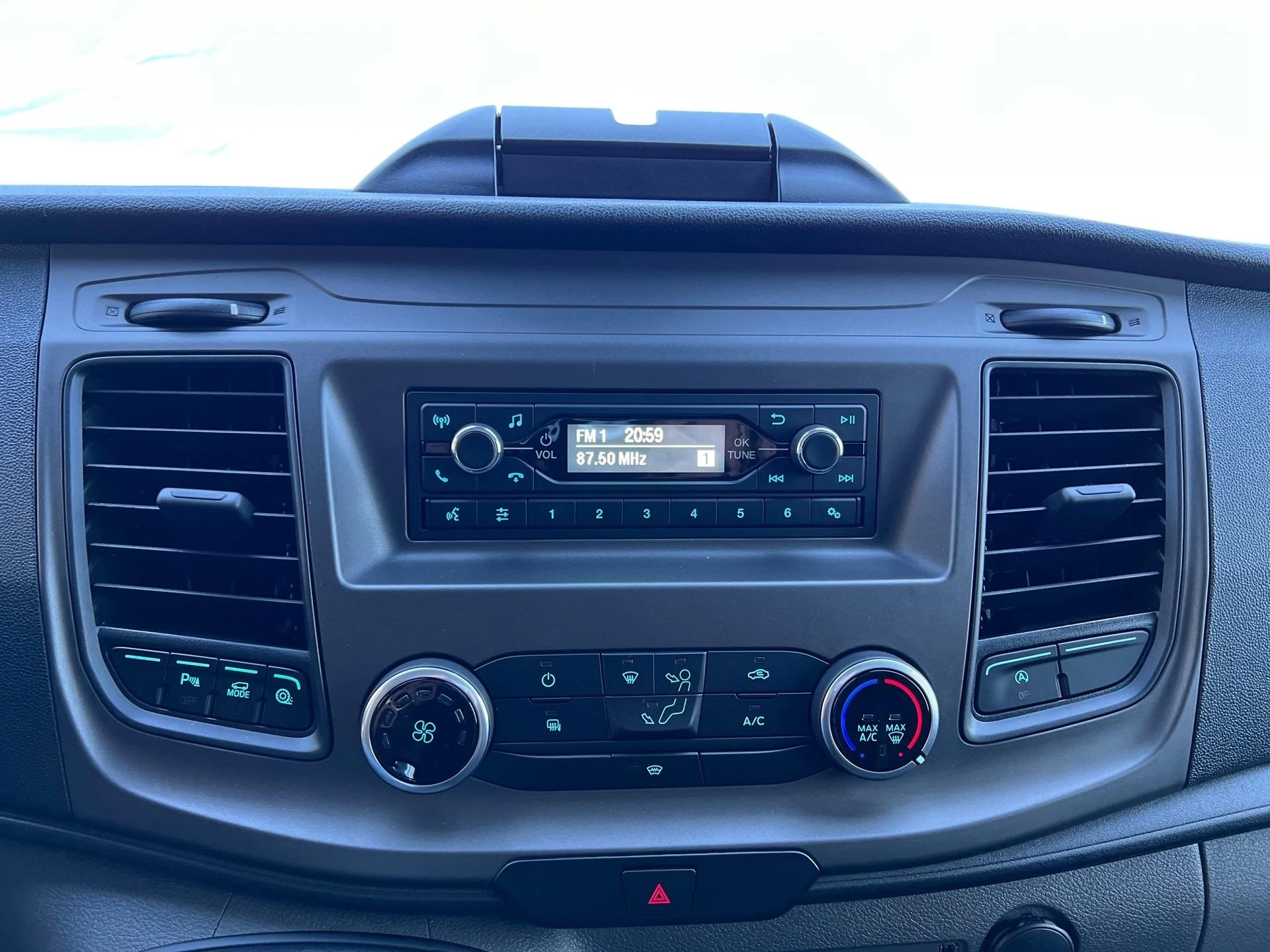 Ford-Transit Custom-image-2