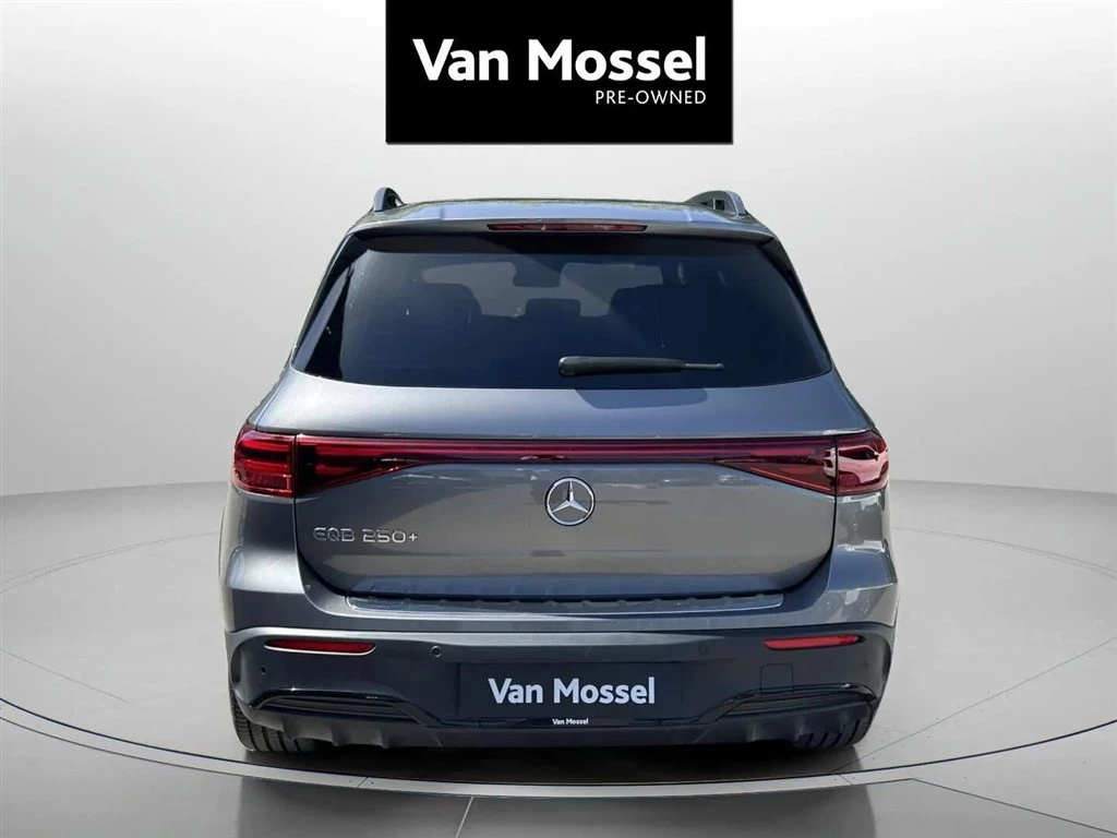 Mercedes-Benz-EQB-image-5