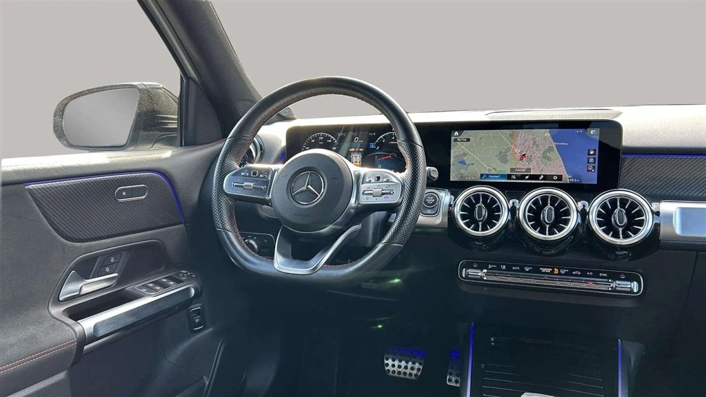 Mercedes-Benz-GLB-image-14