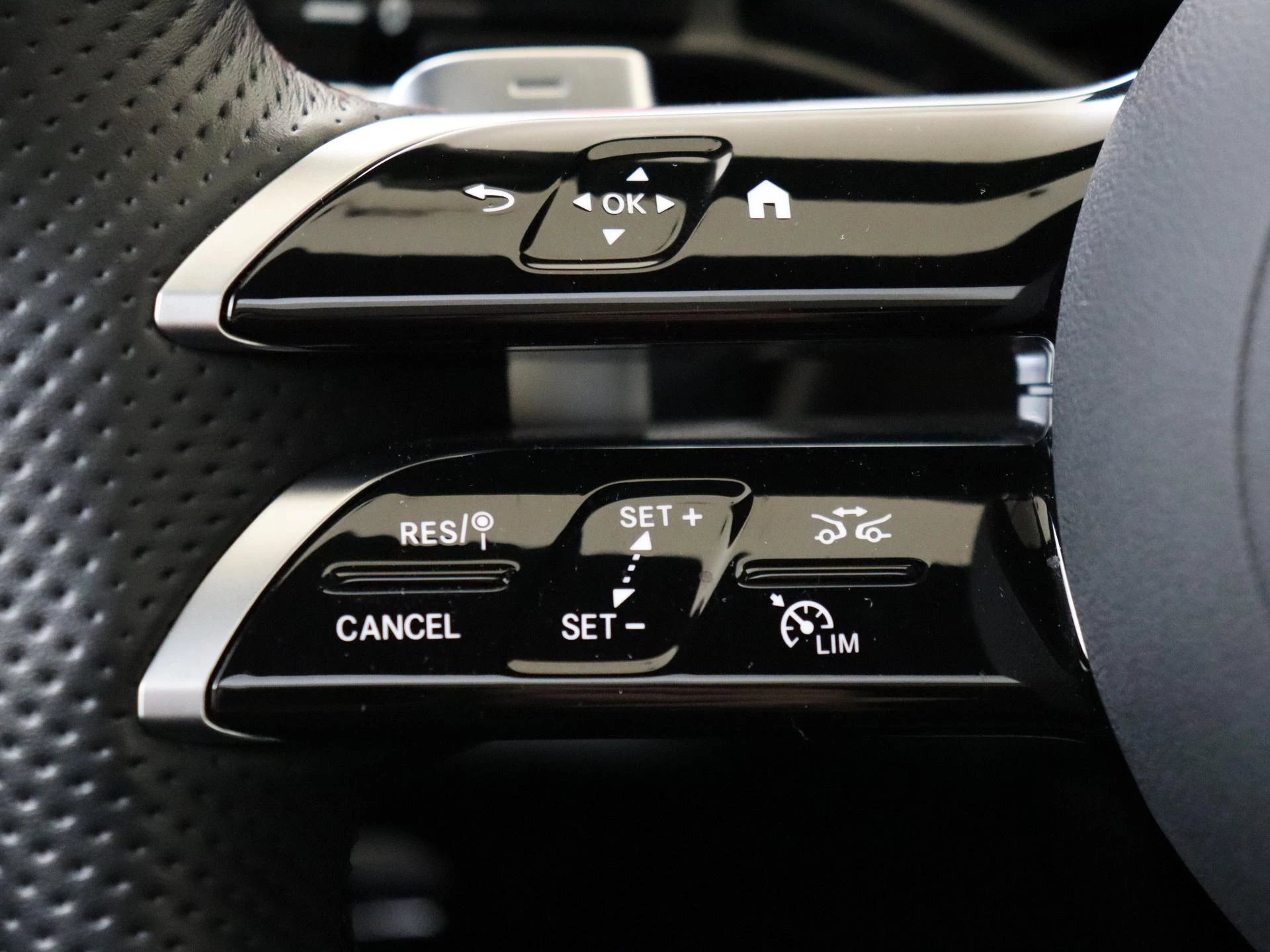 Mercedes-Benz-E-Klasse-image-11