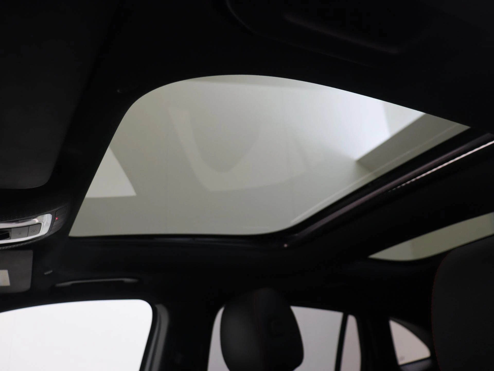 Mercedes-Benz-GLA-image-27