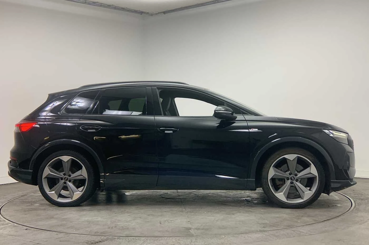 Audi-Q4 e-tron-image-3