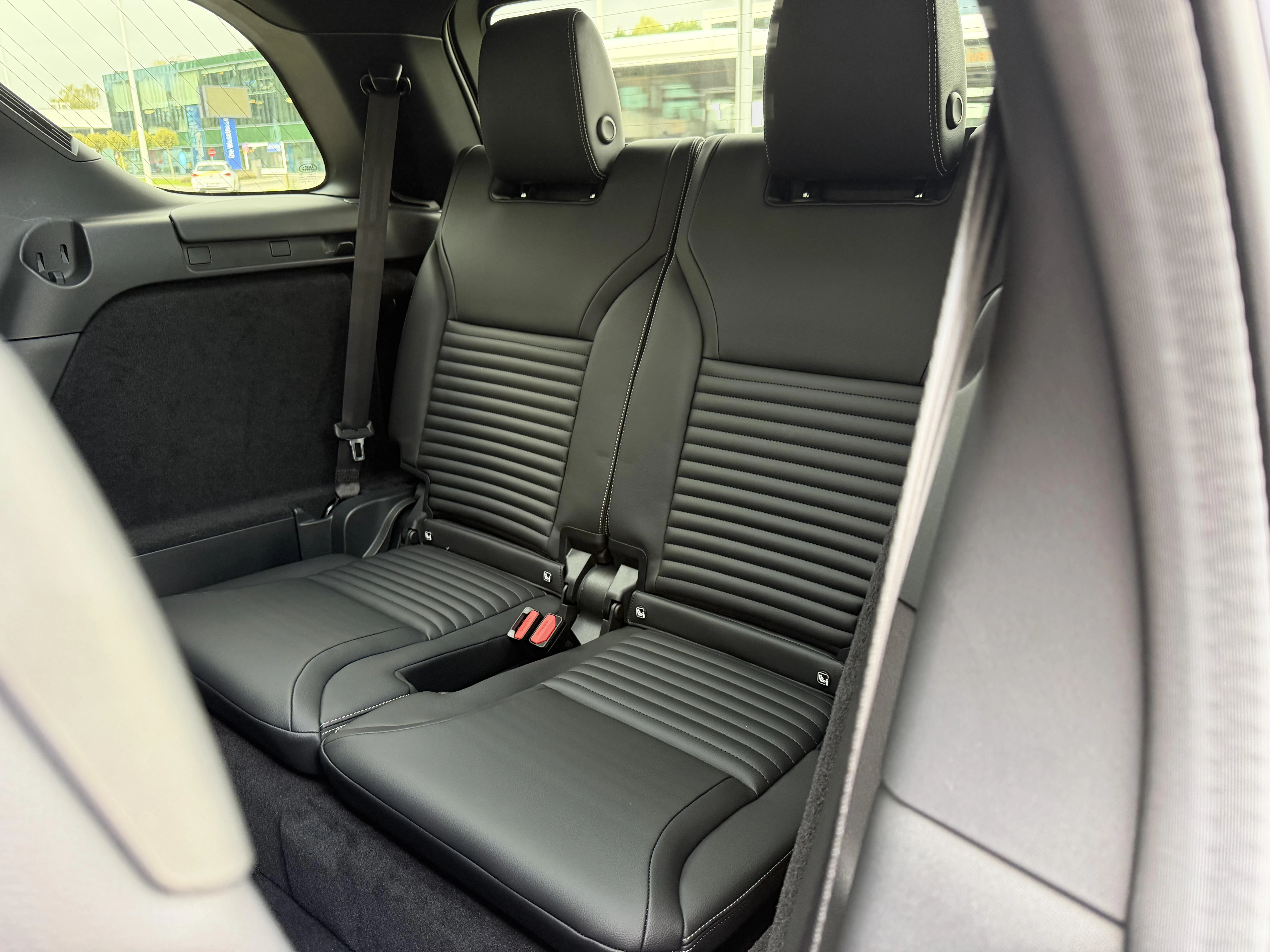 Land Rover-Discovery-image-12