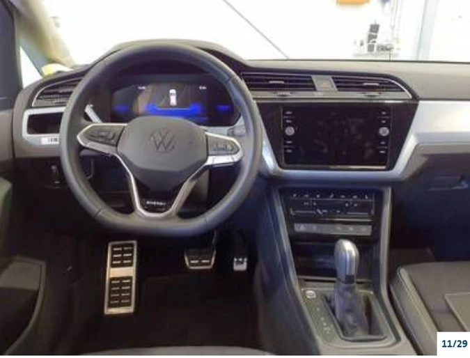 Volkswagen-Touran-image-4
