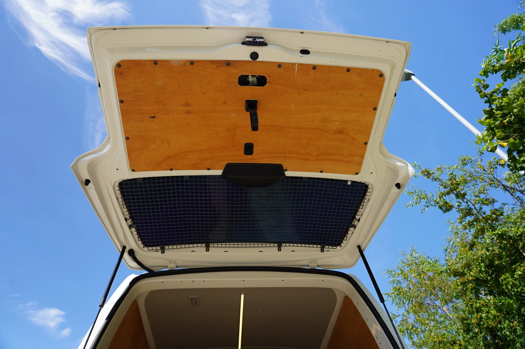 Volkswagen-Transporter-image-24