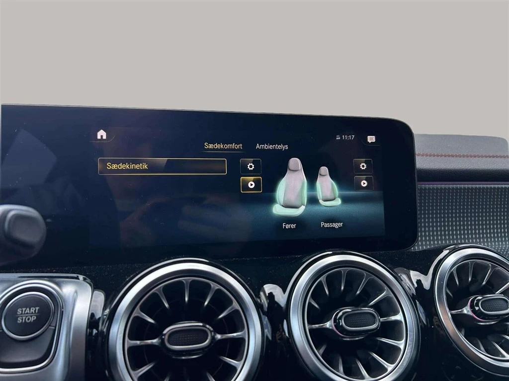 Mercedes-Benz-EQB-image-16