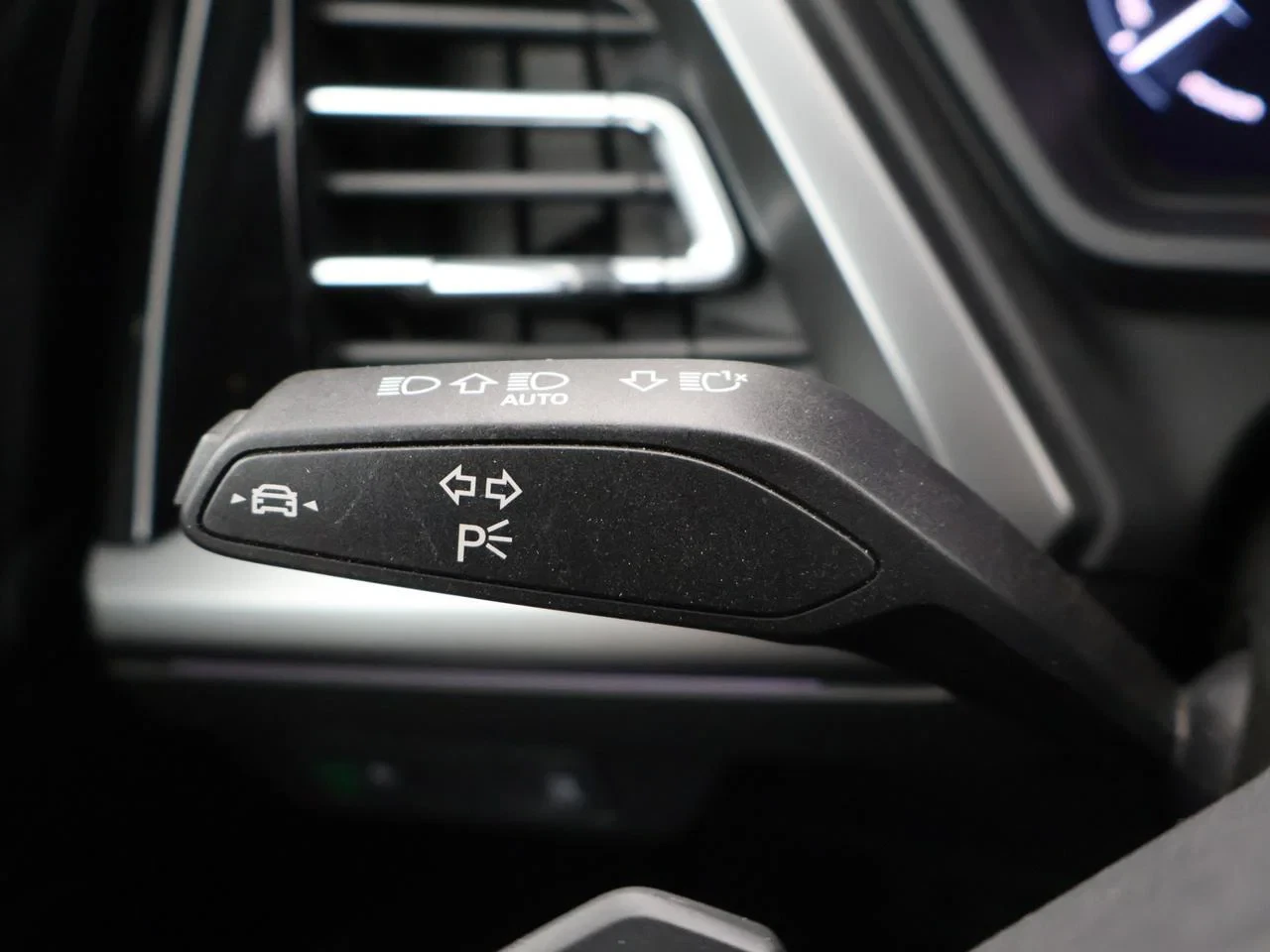 Audi-Q4 e-tron-image-18