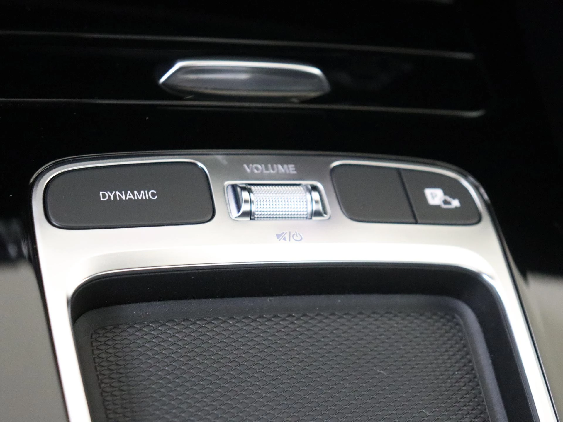 Mercedes-Benz-CLA-image-20