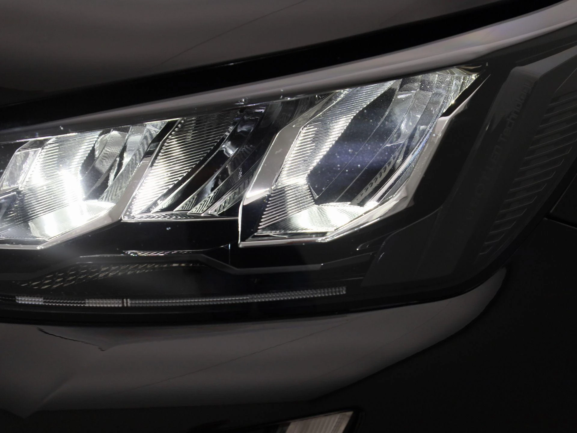Peugeot e-2008 - 16