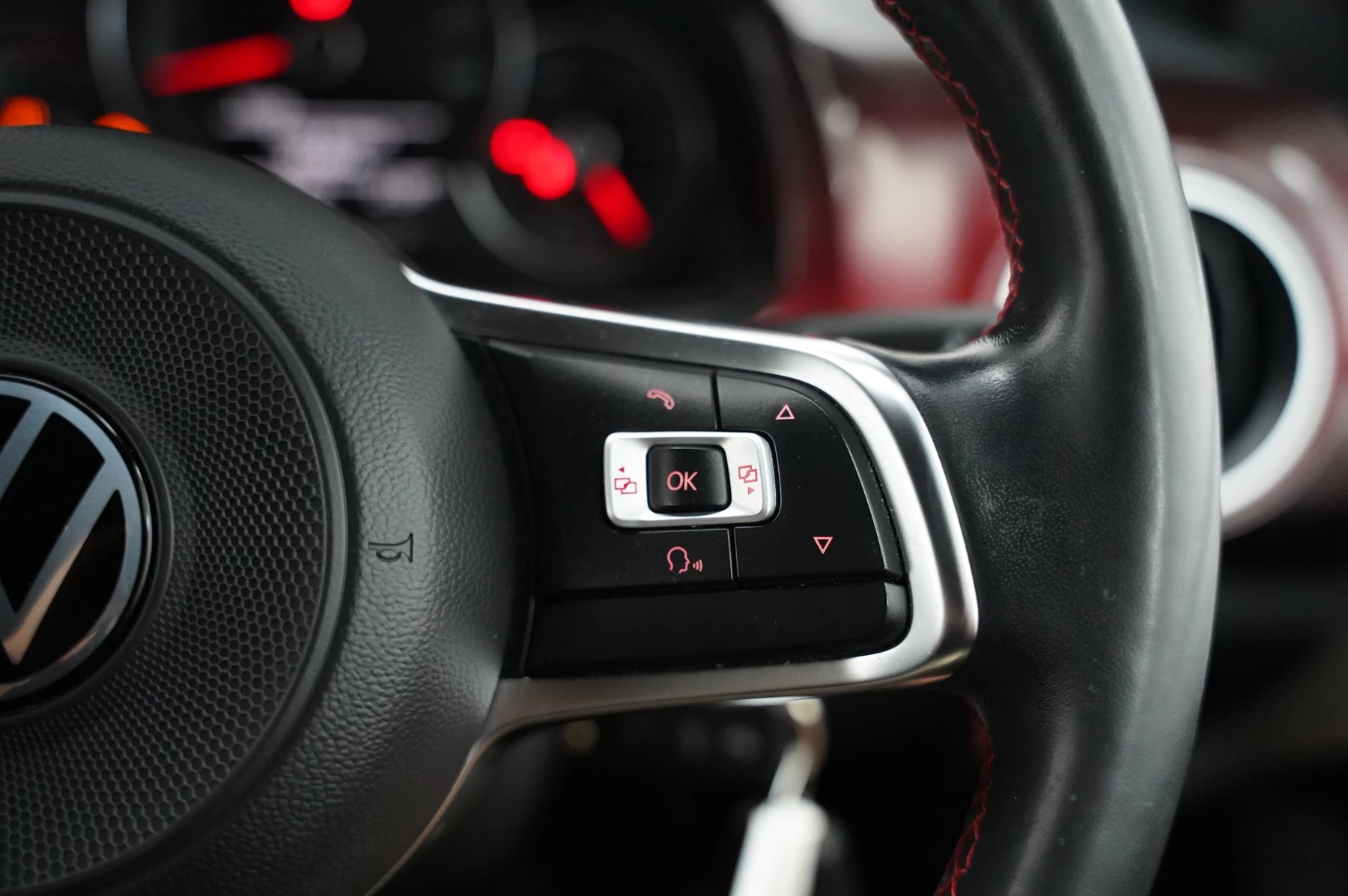 Volkswagen-up!-image-17