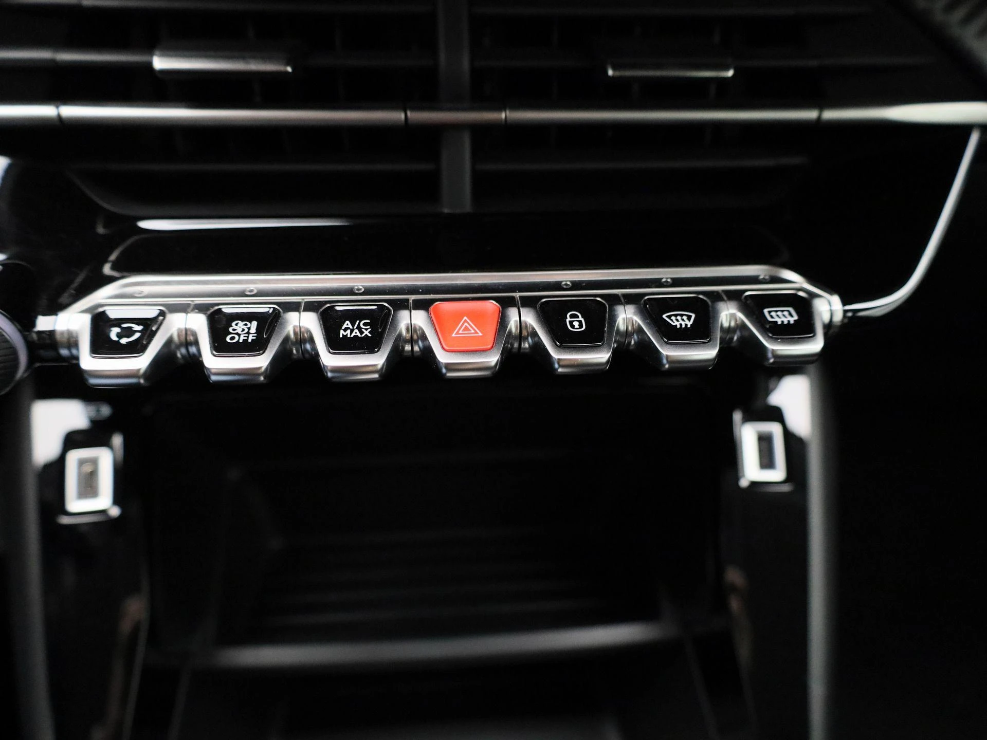 Peugeot-e-208-image-24
