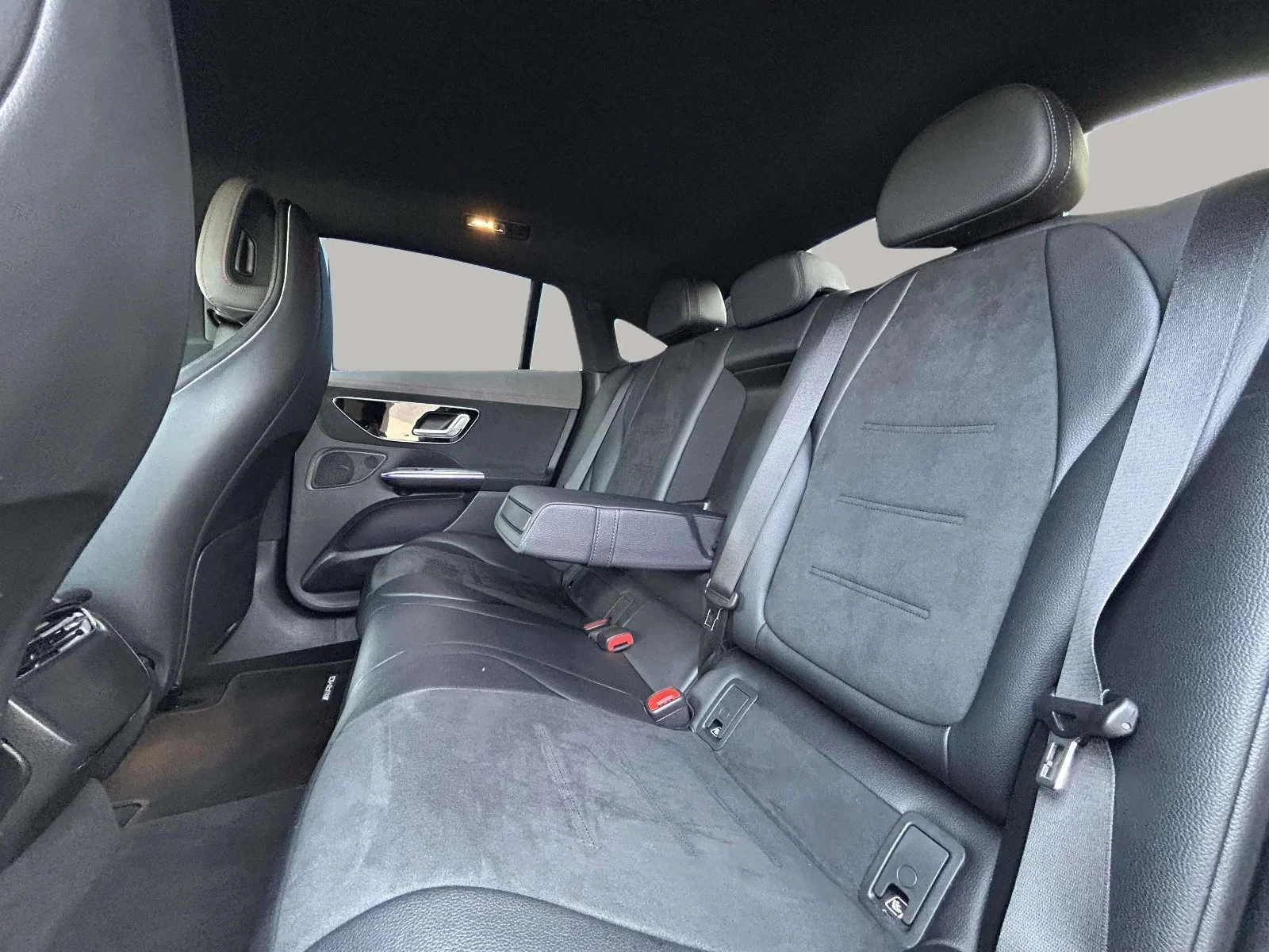 Mercedes-Benz-EQE-image-14