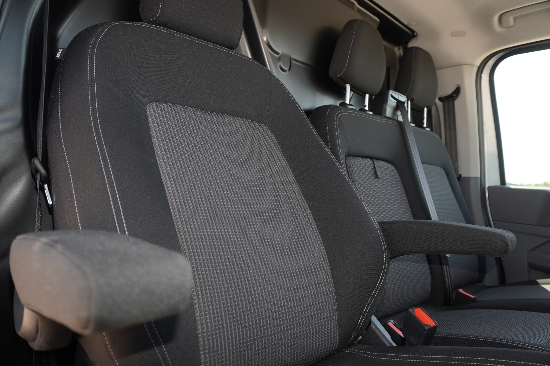 Volkswagen-Transporter-image-41