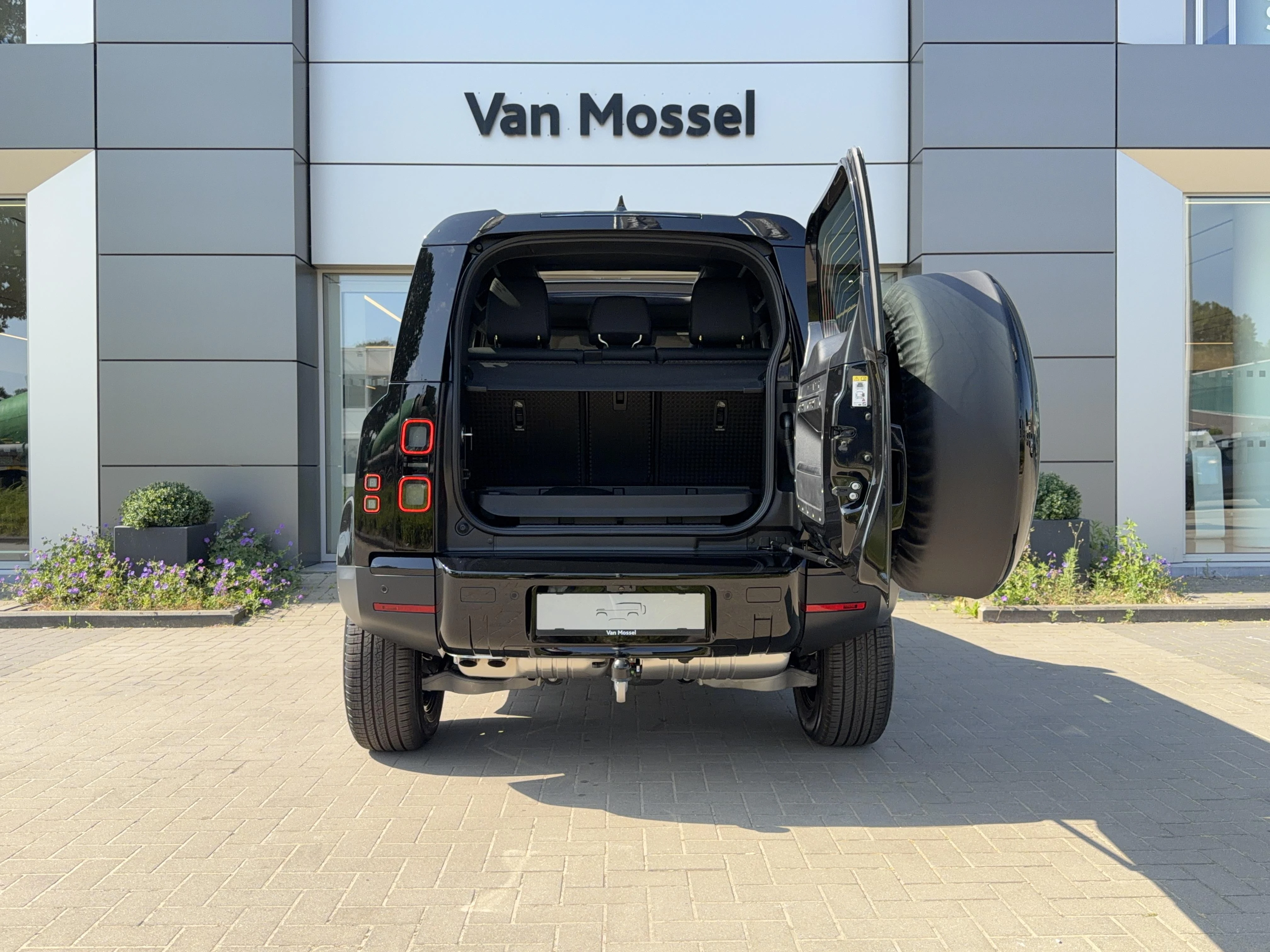 Land Rover Defender 90 D200 S AWD Auto. 26MY