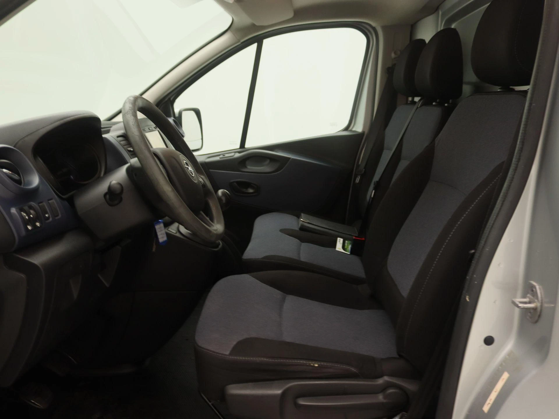 Opel-Vivaro-image-10