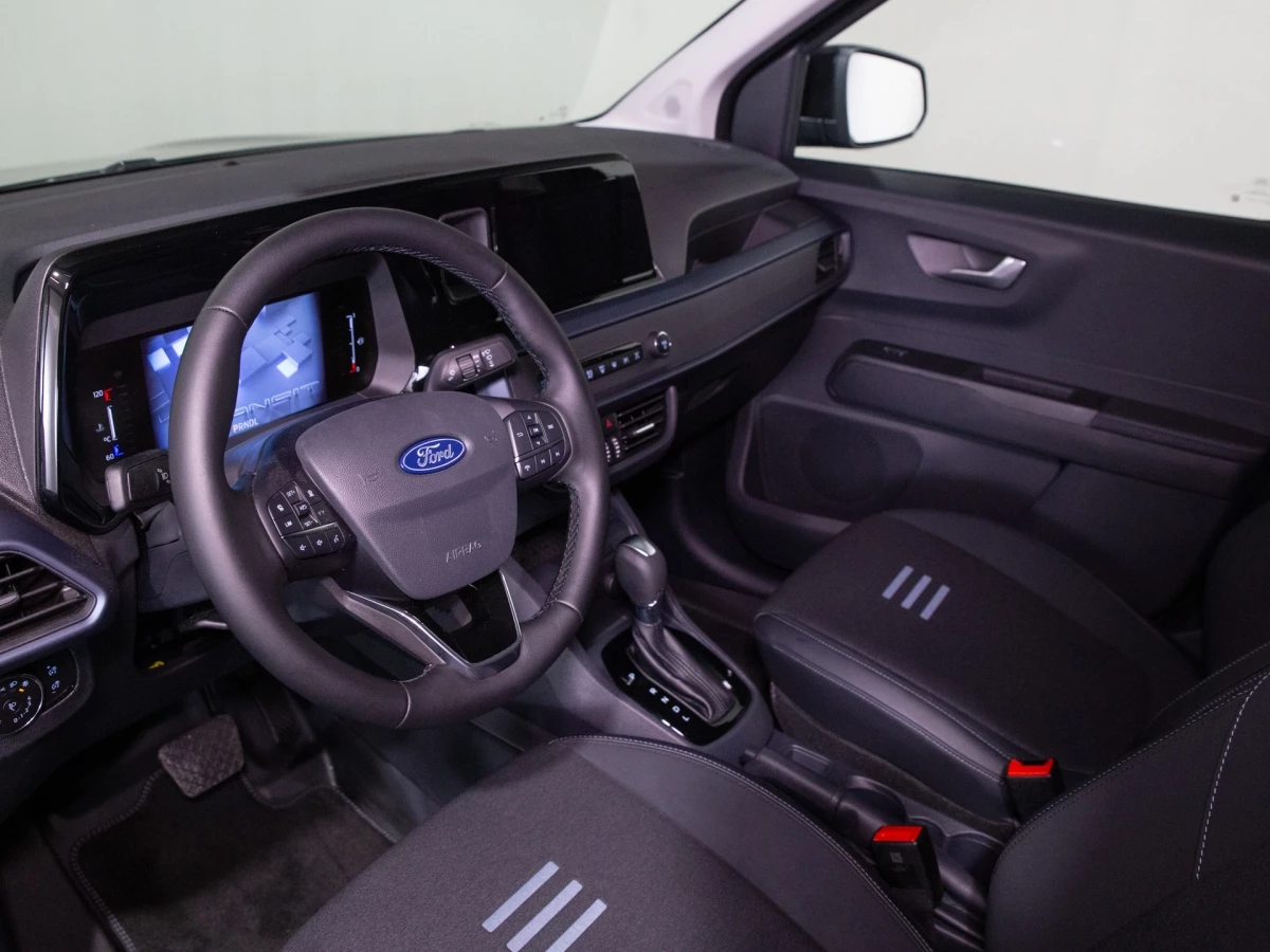 Ford-Transit Courier-image-4