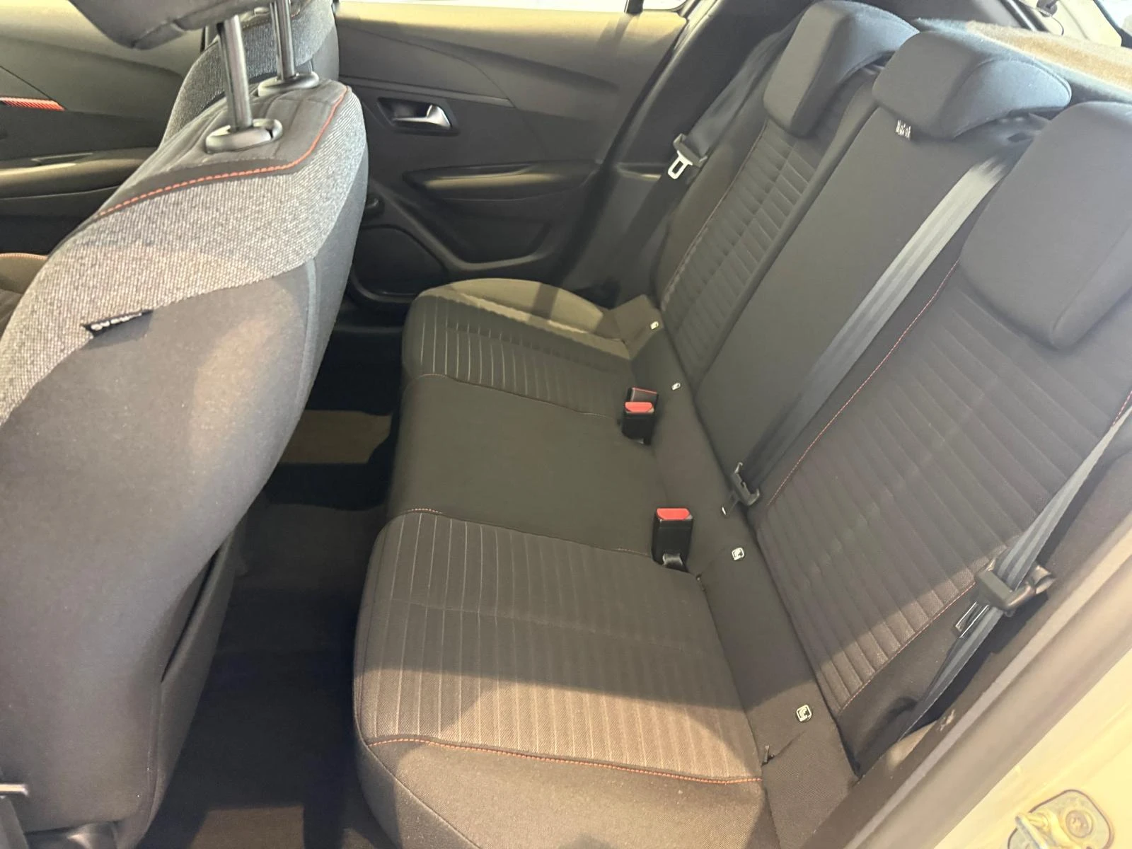 Peugeot-208-image-11