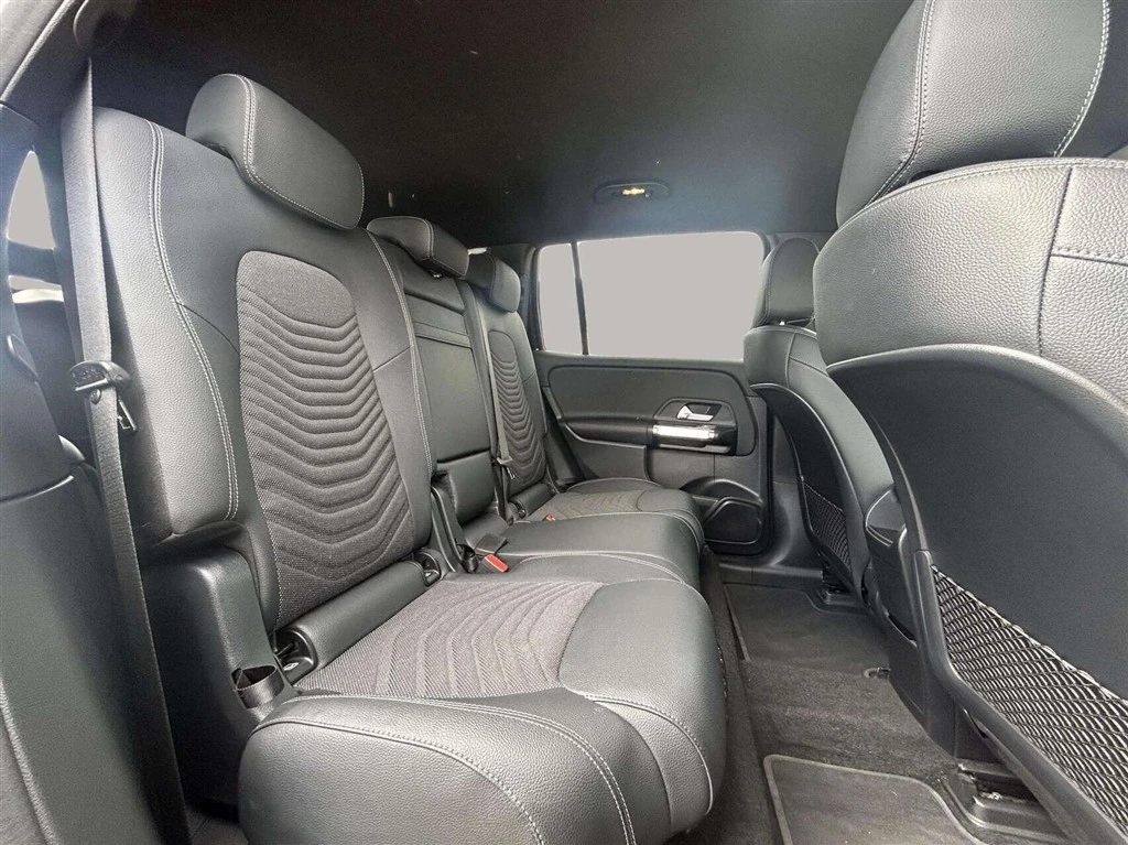 Mercedes-Benz-EQB-image-18