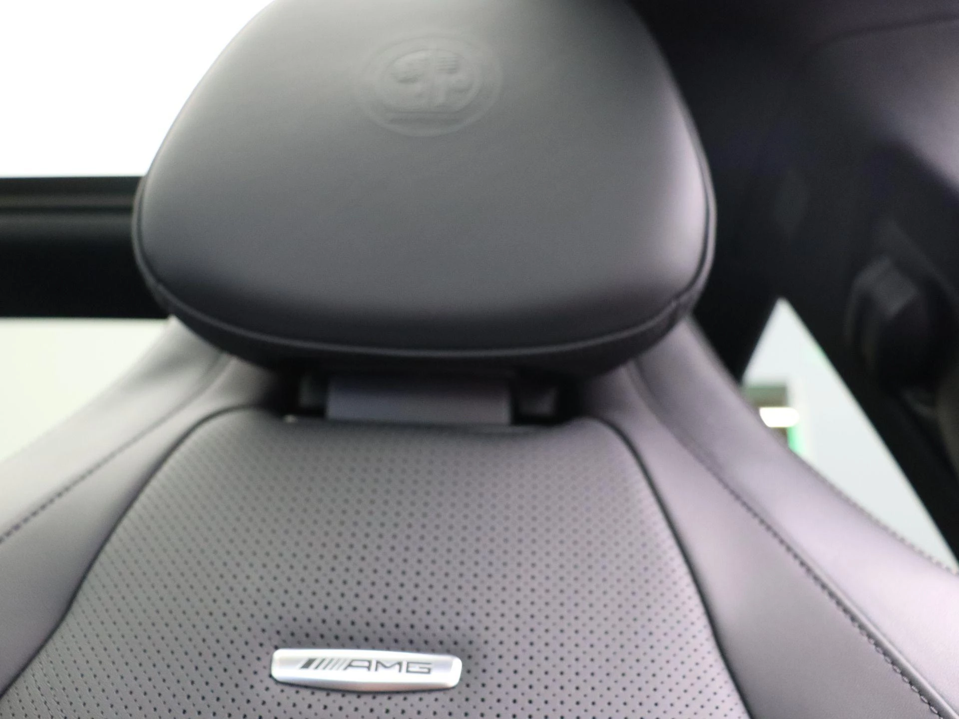 Mercedes-Benz-EQE-image-16