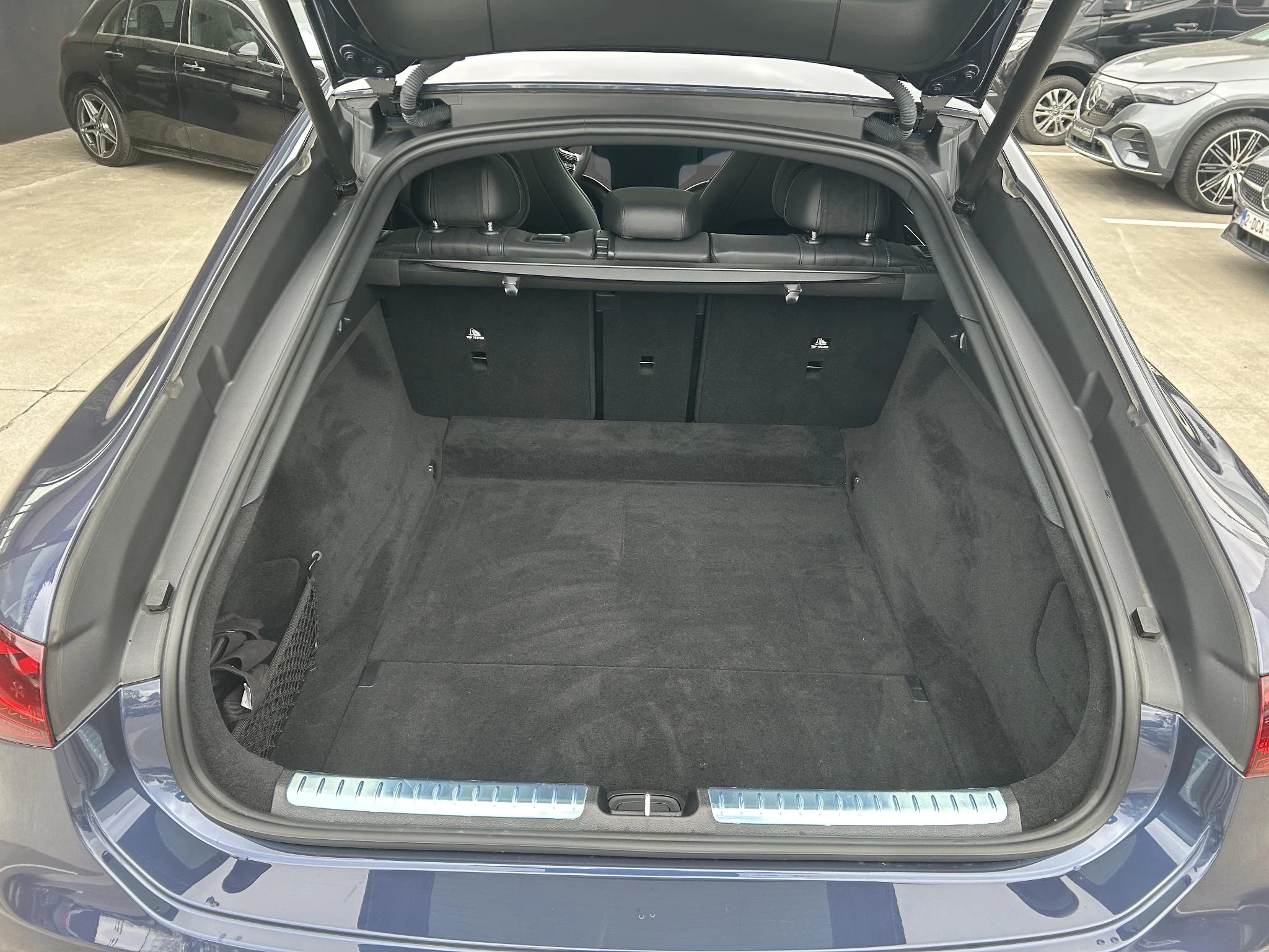 Mercedes-Benz-EQS-image-12