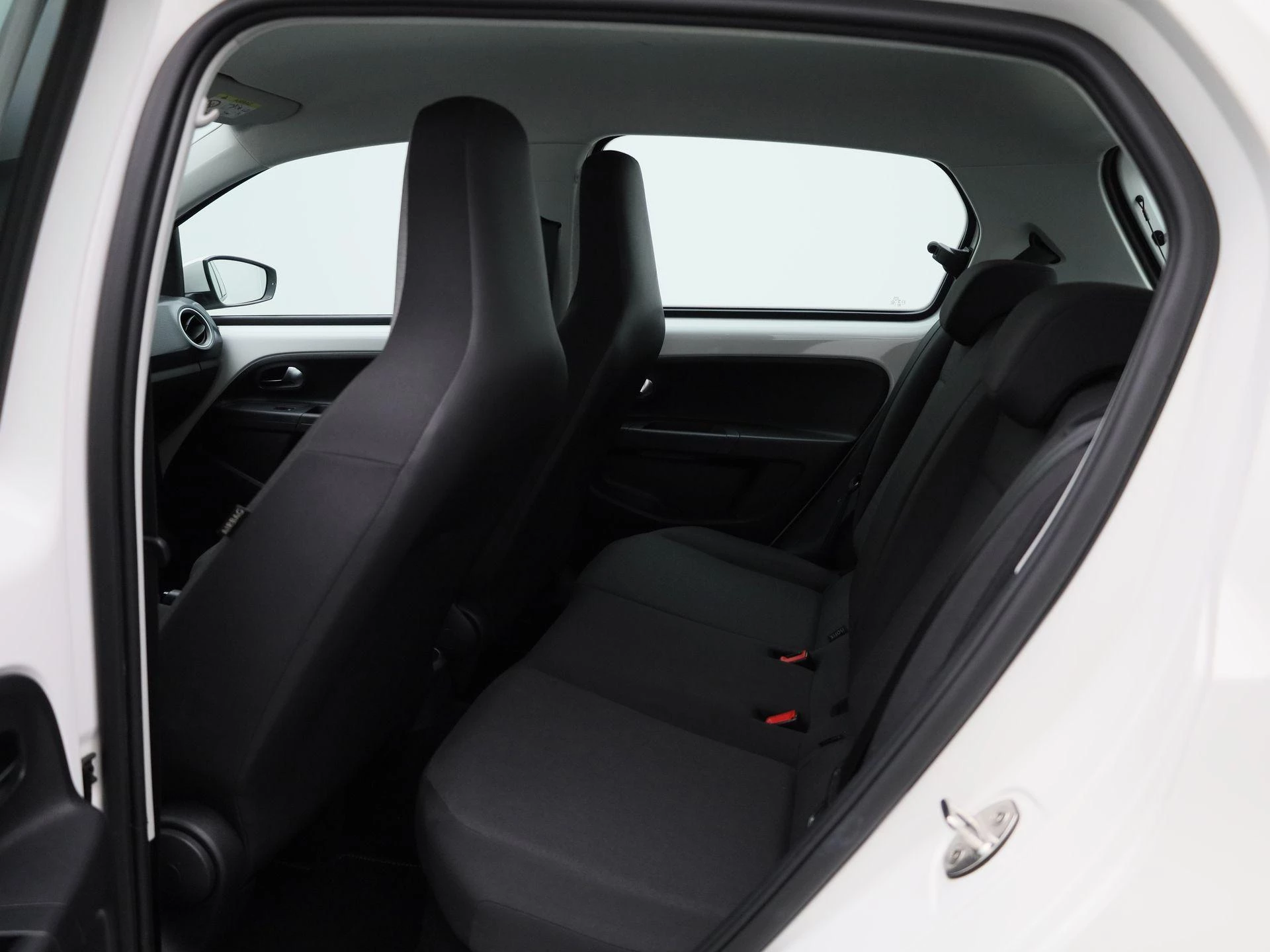 Volkswagen-up!-image-9