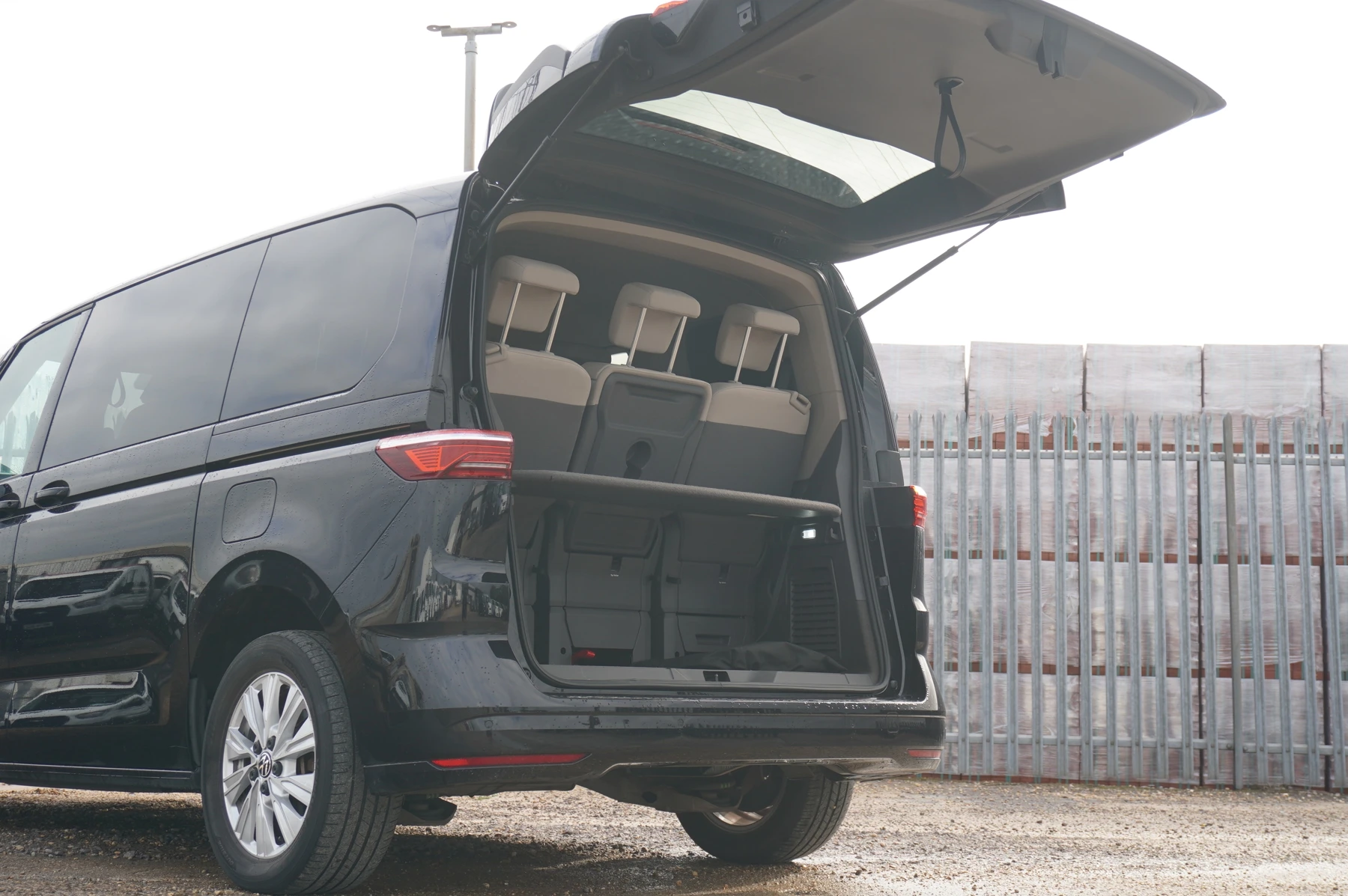 Volkswagen-Multivan-image-39