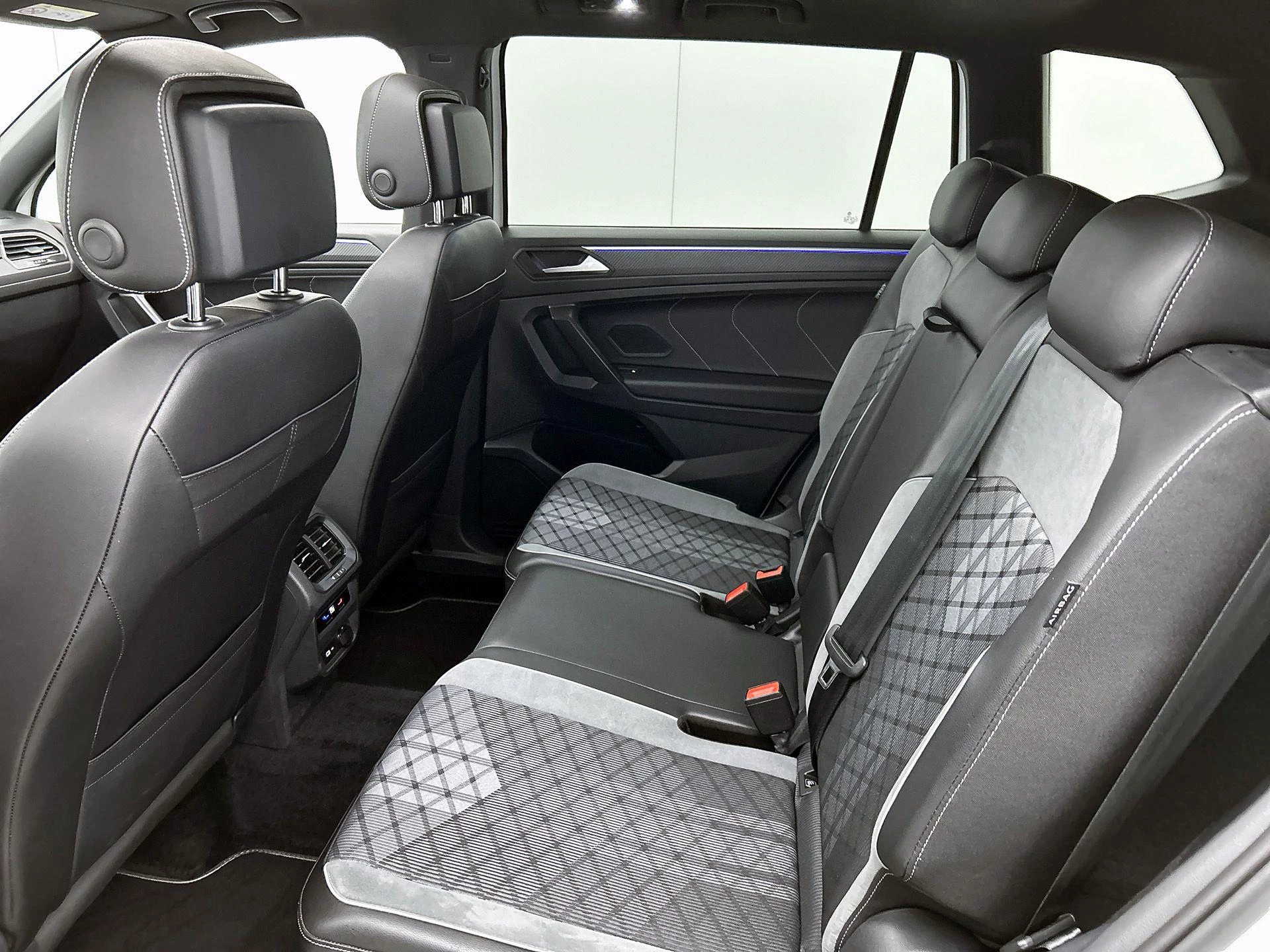 Volkswagen-Tiguan Allspace-image-26
