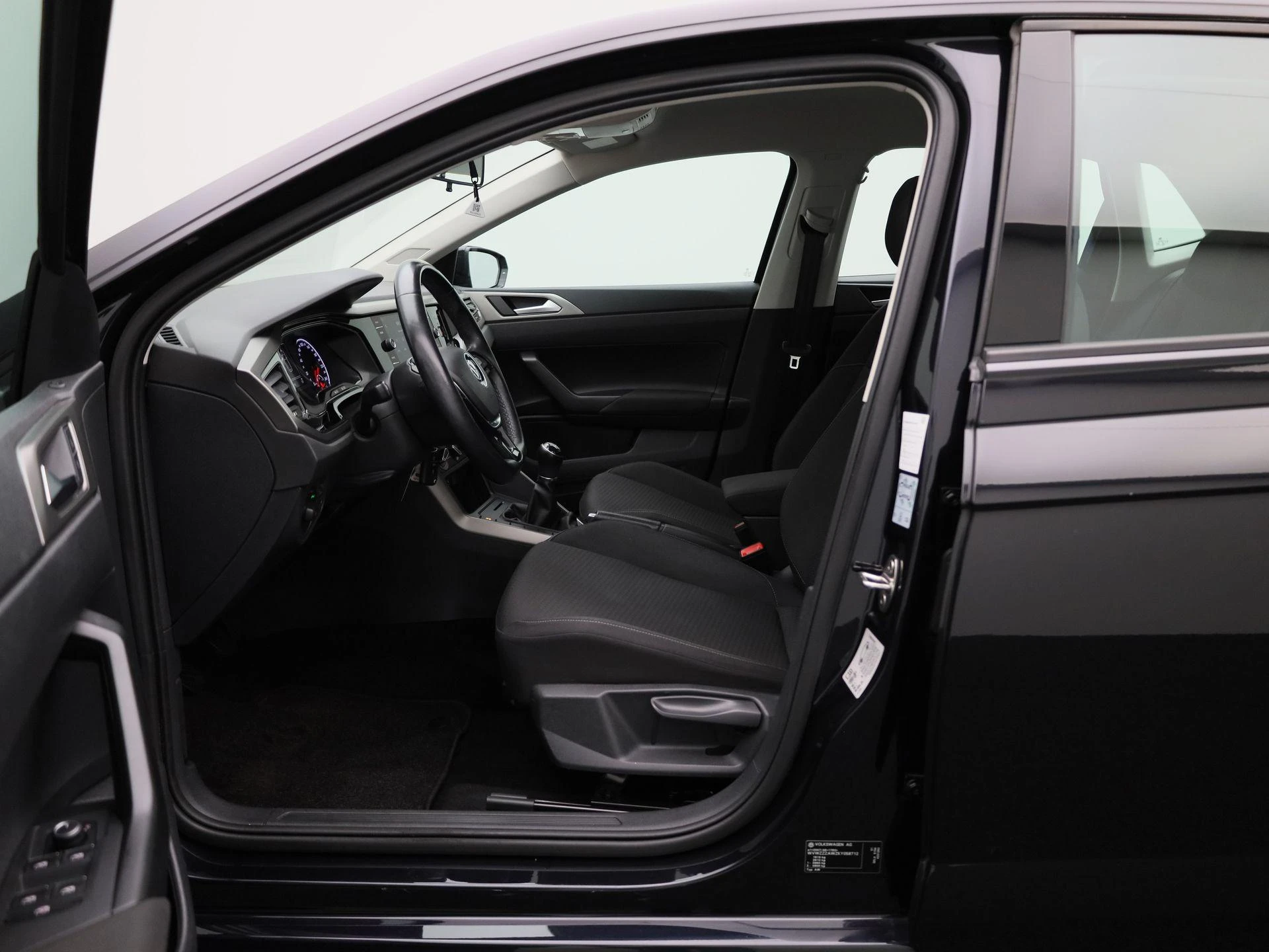 Volkswagen-Polo-image-8