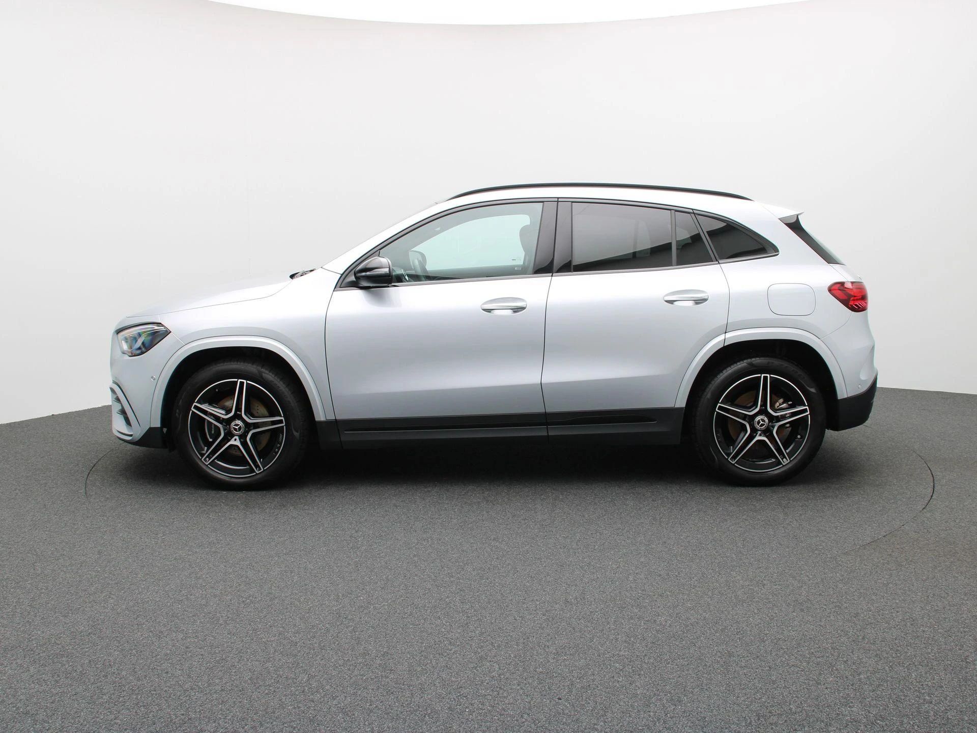 Mercedes-Benz-GLA-image-3