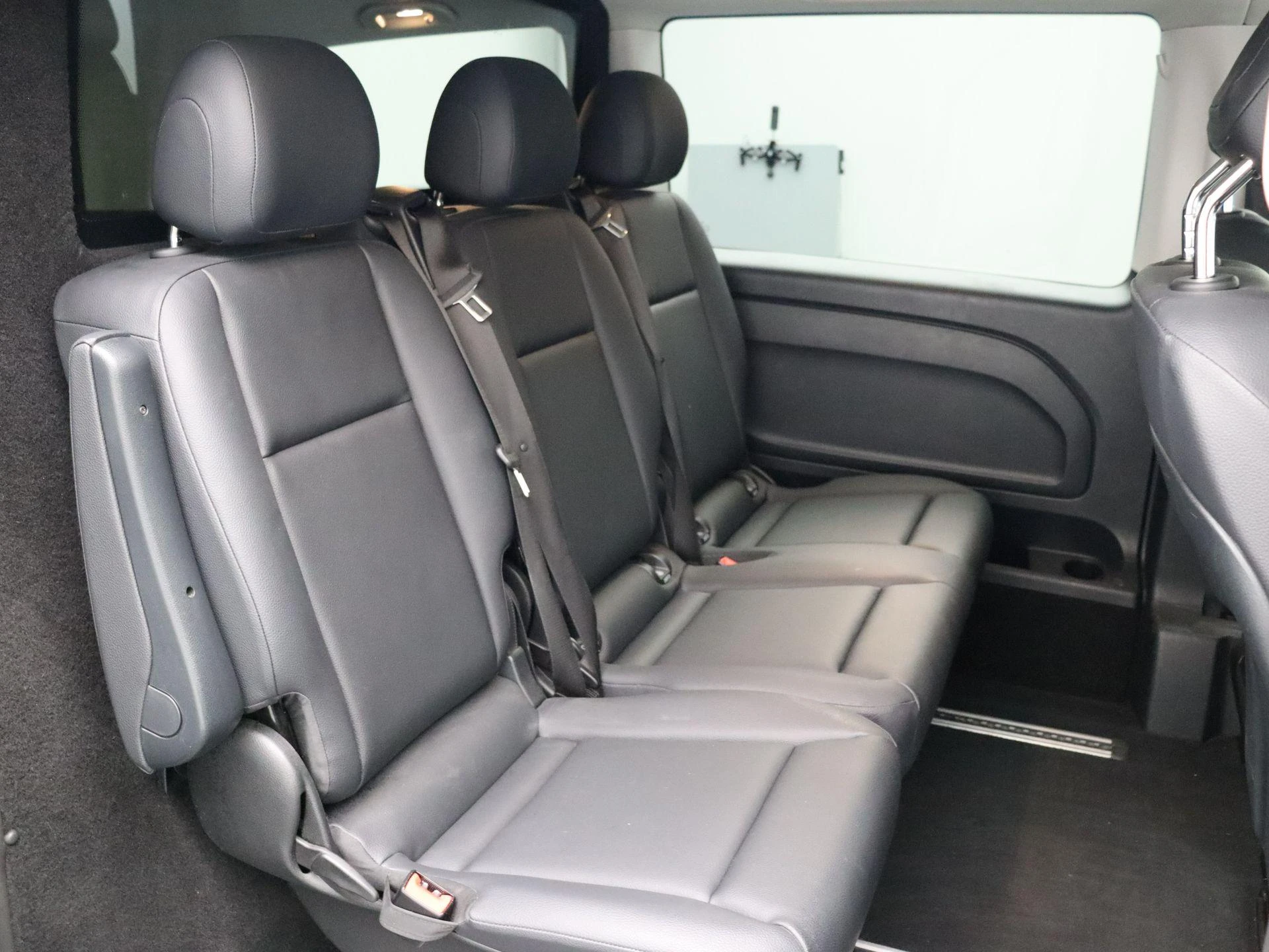 Mercedes-Benz-Vito-image-21